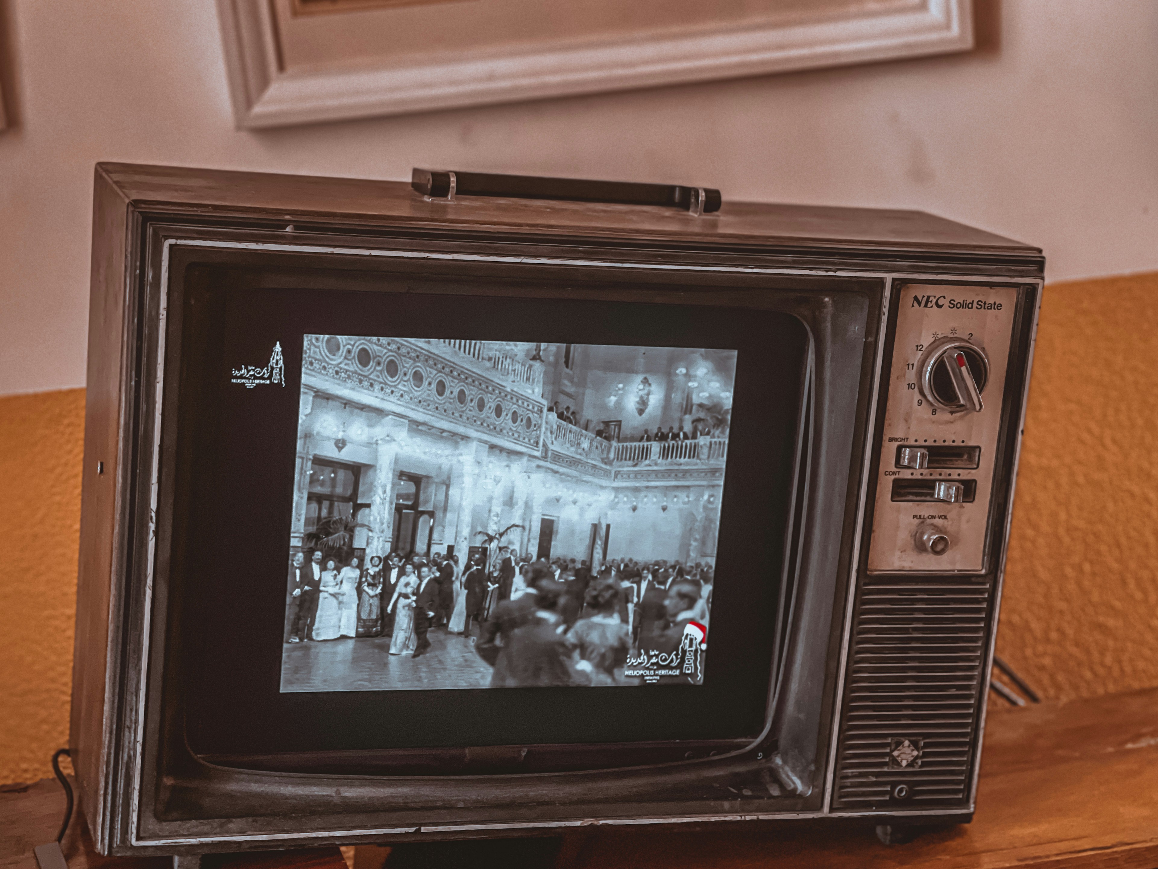 Emisiune vintage TV alb-negru