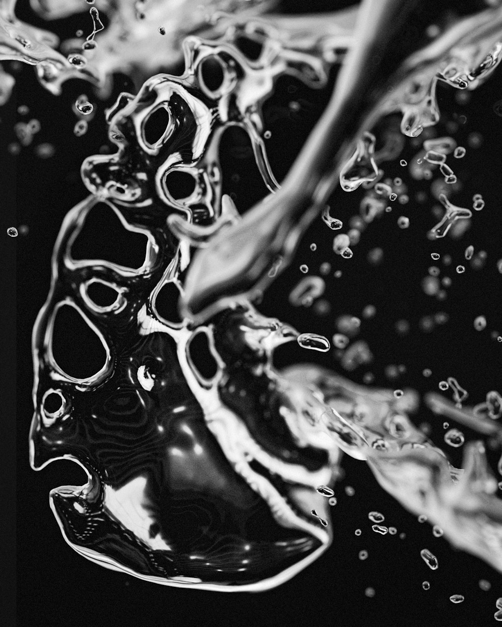 a black and white photo of water bubbles