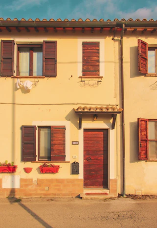 A bright, welcoming home exterior in Sevilla representing the perfect property found through Claveviva.