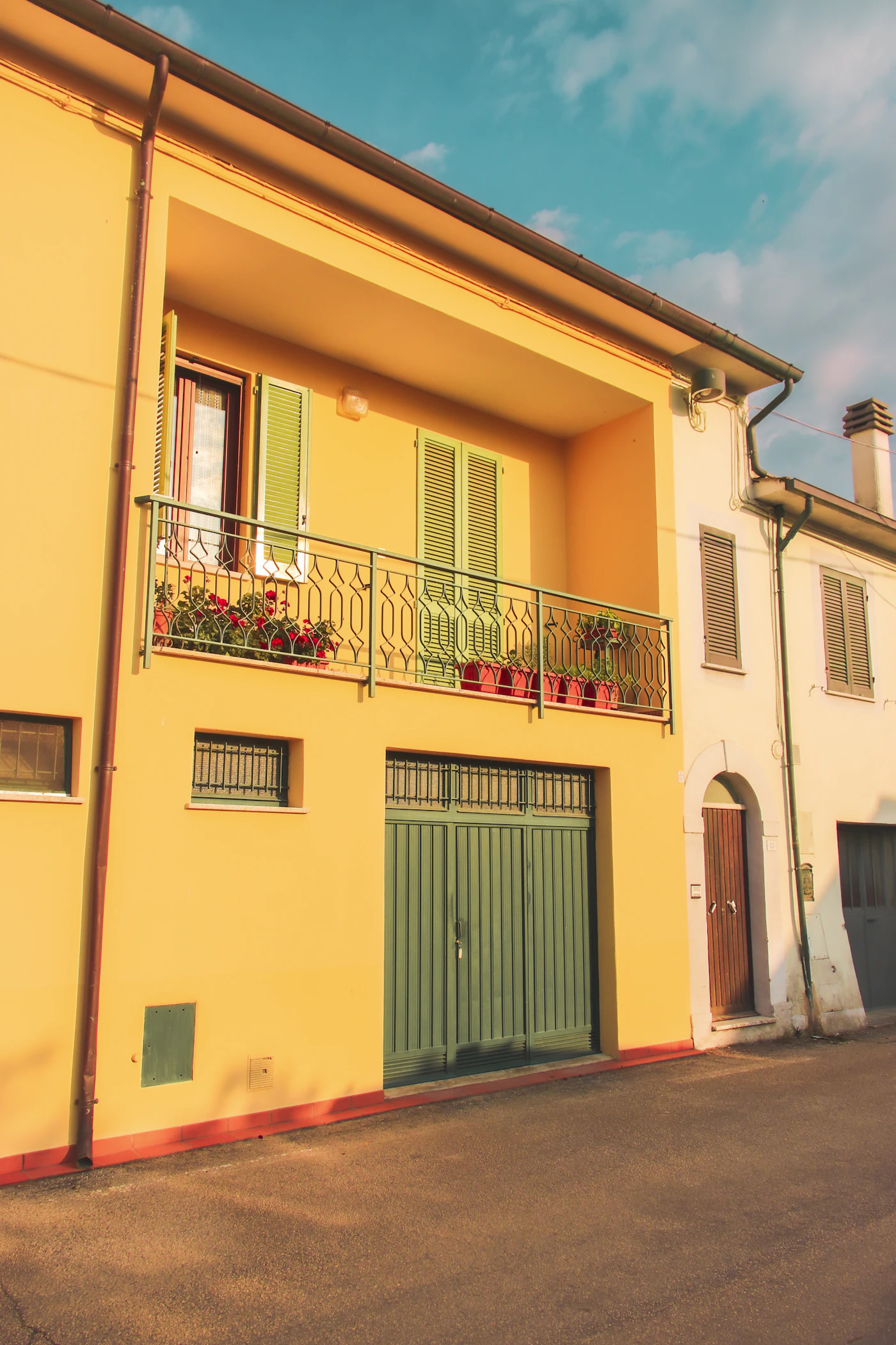 A house before it was a workshop.
