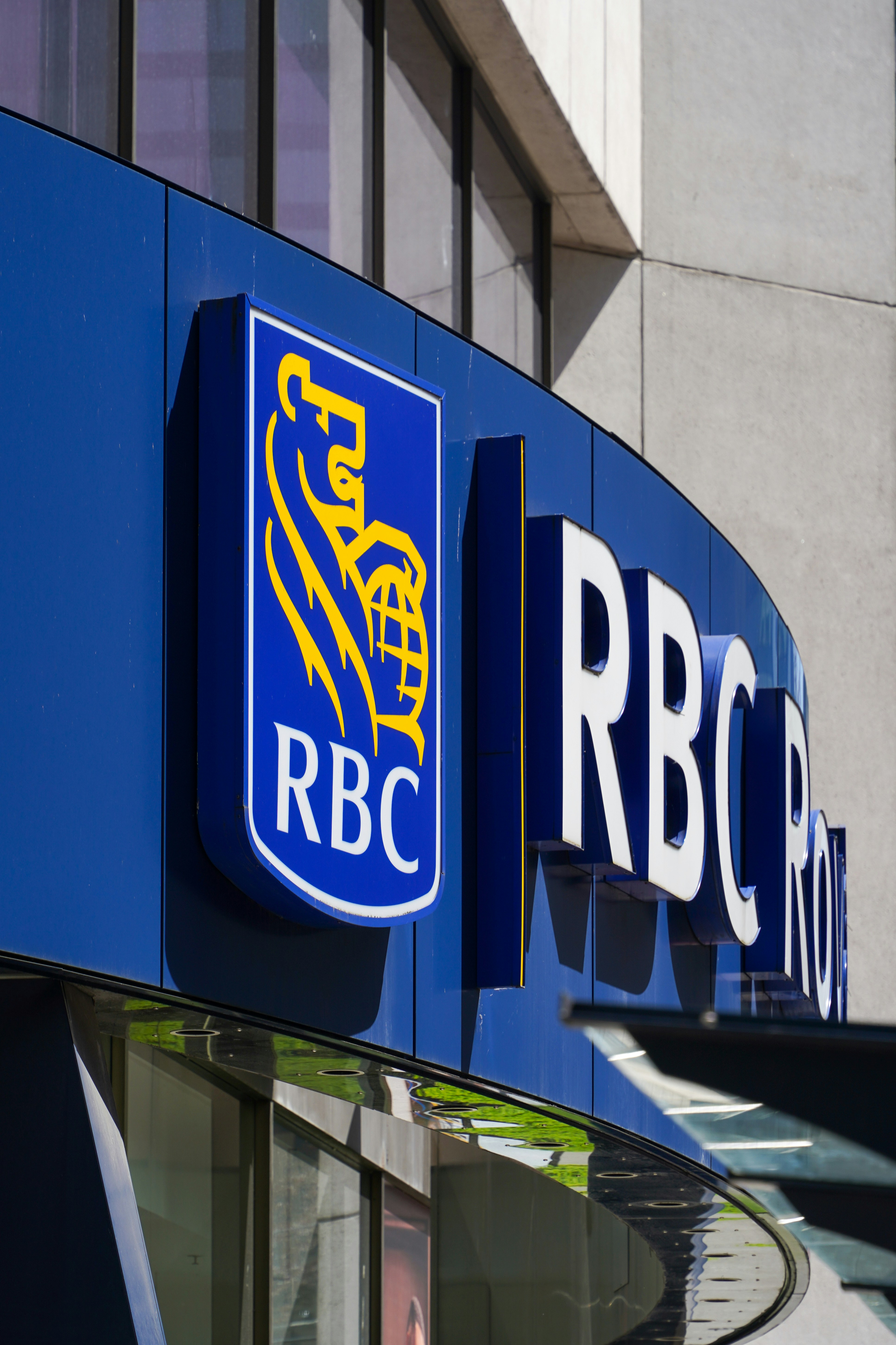 RB Global Chief Legal Officer Sells $395,900 in Stock