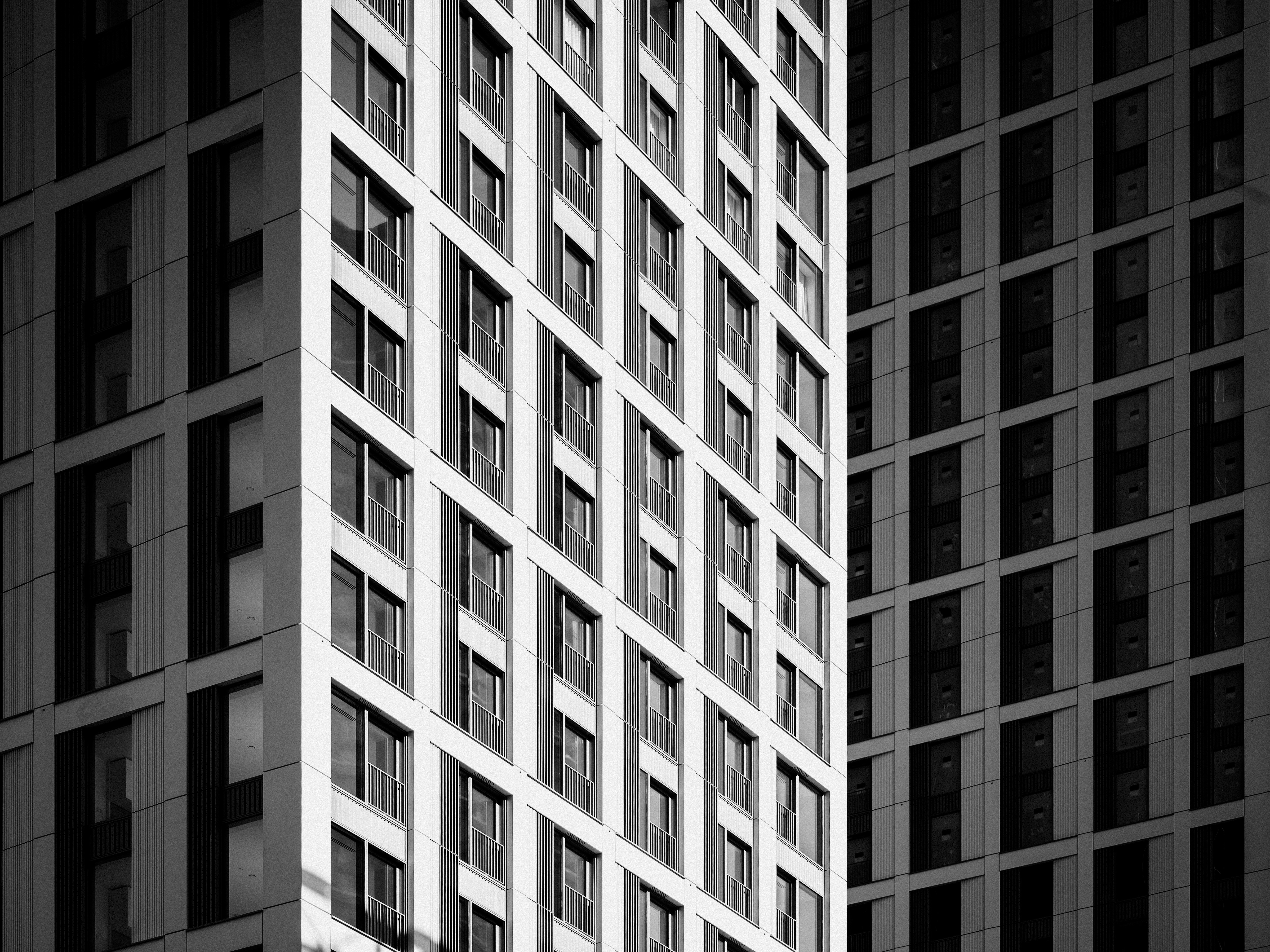 a black and white photo of a tall building