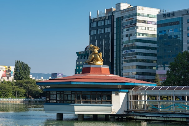Golden dragon statue perched atop a Mahjong-themed casino game console.