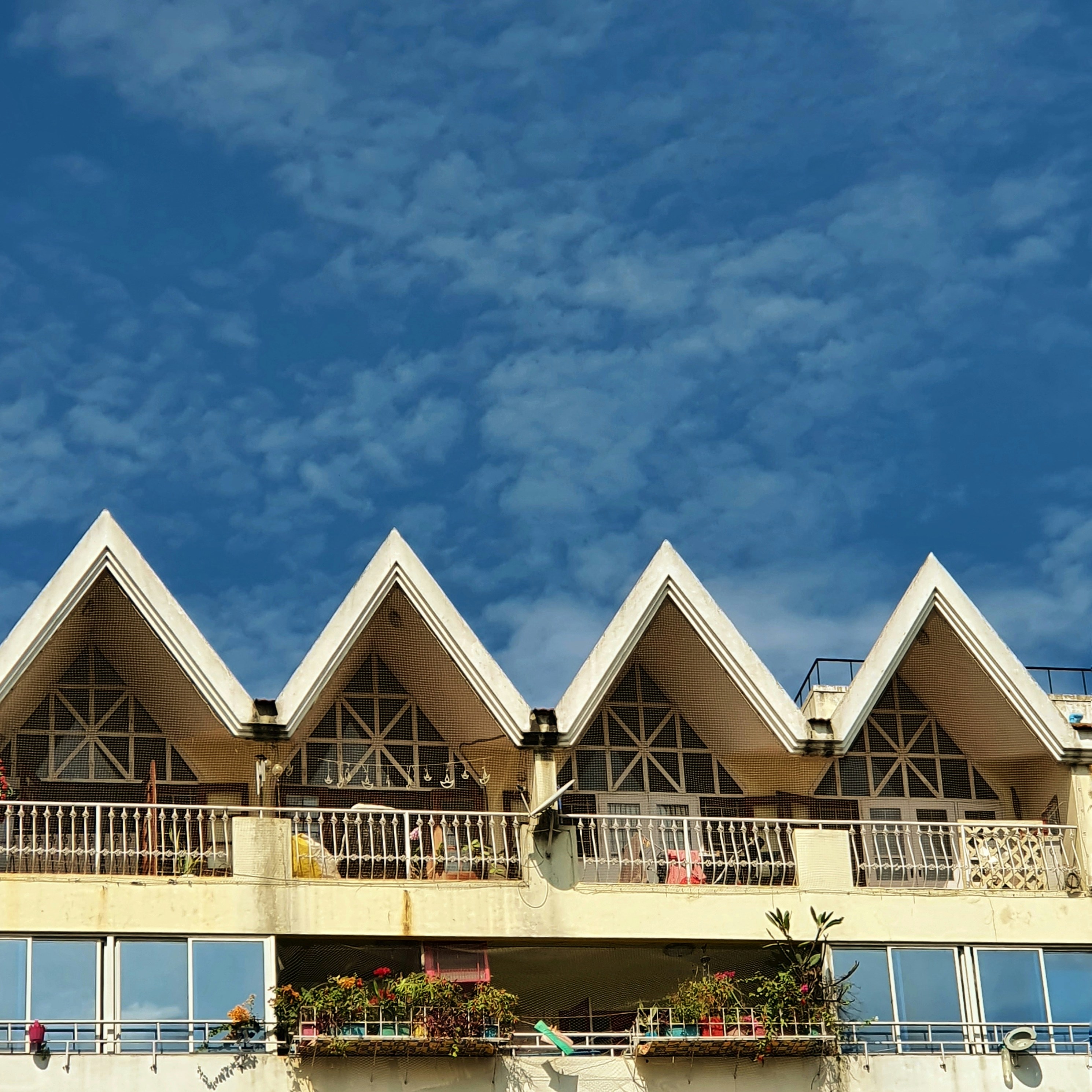 7 Filipino Travel Tips for Booking Hostels Safely