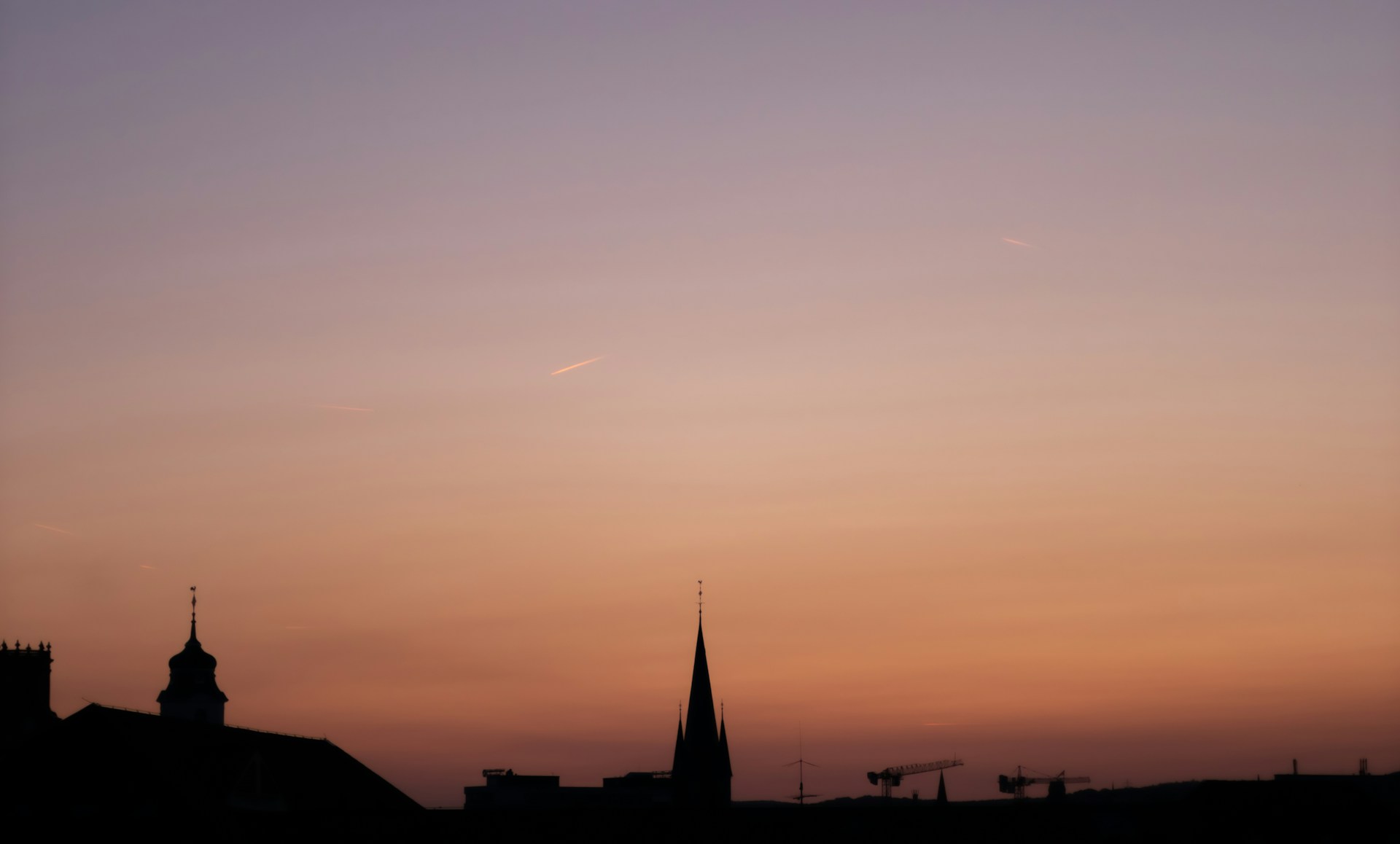 gray computer monitor