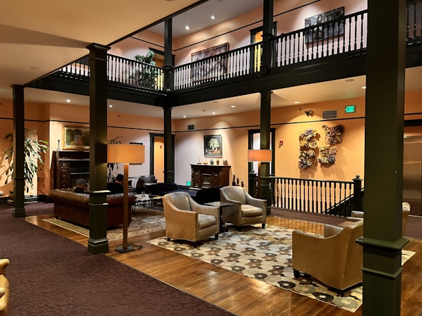 Cozy hotel lobby featuring comfortable seating and warm lighting, inviting guests to relax.