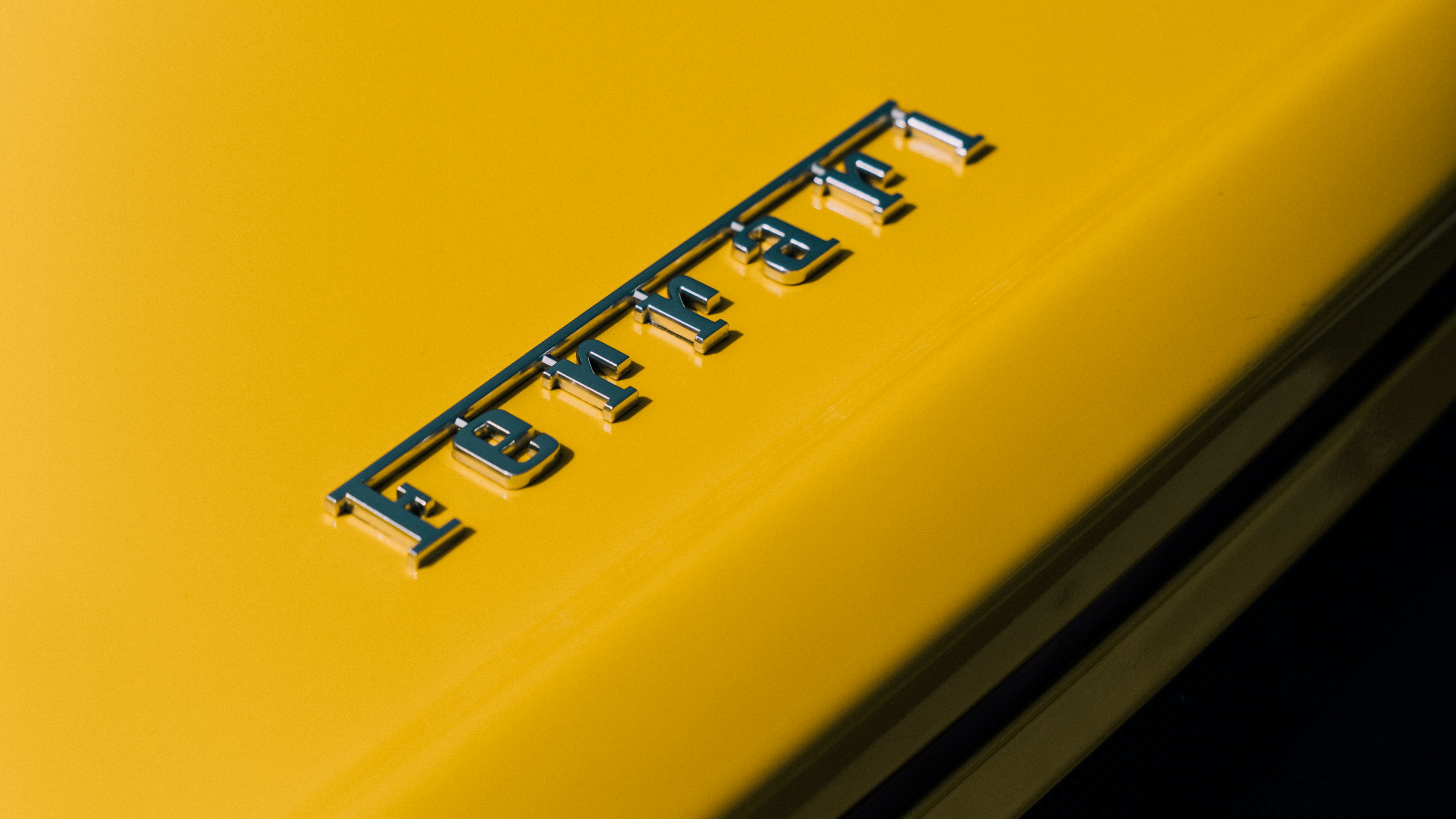 Gros plan du mot Ferrari sur une voiture photo – Image gratuite de Noir sur  Unsplash, image size:4000x2250