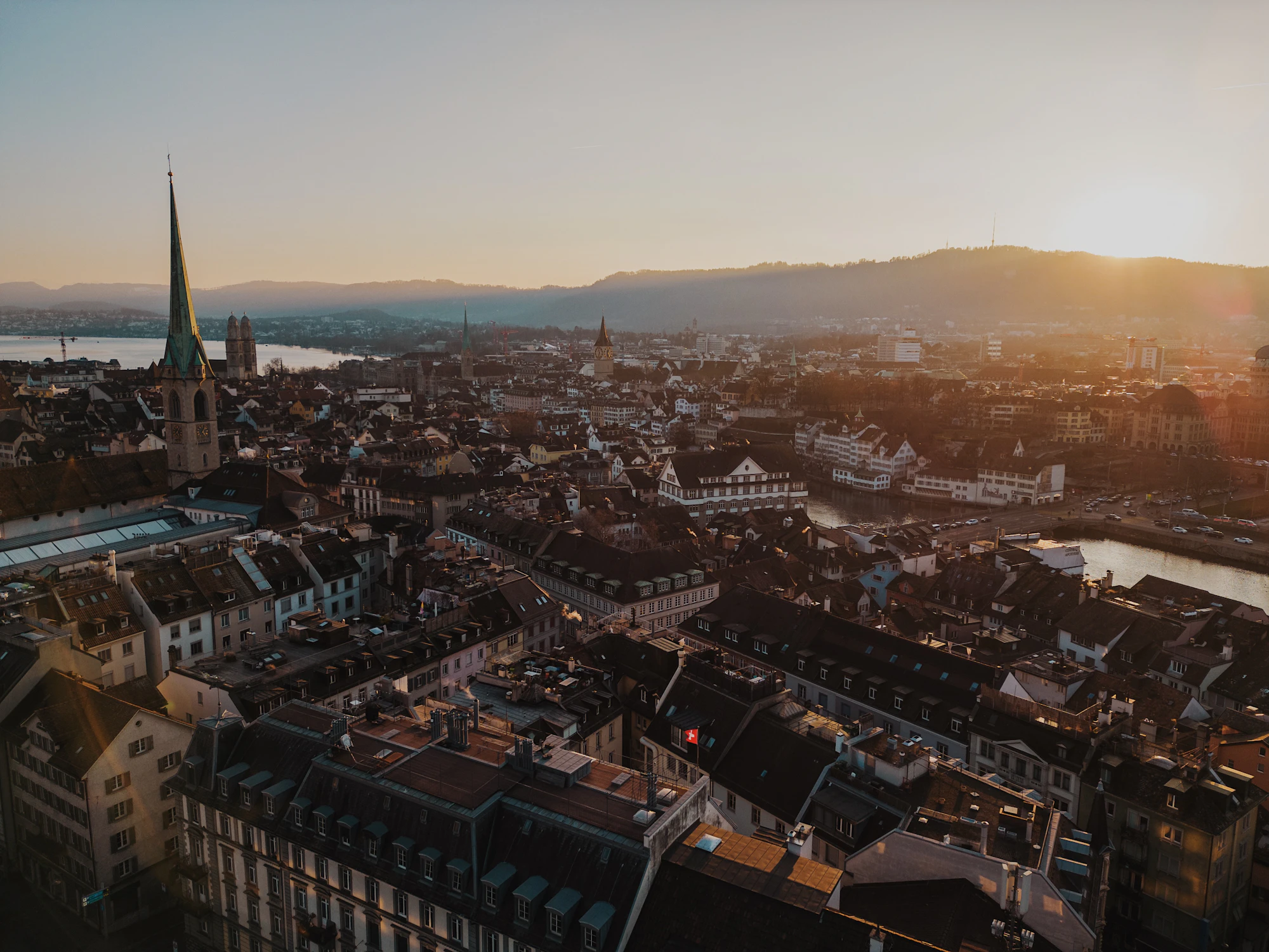 Zürich von oben in der Dämmerung