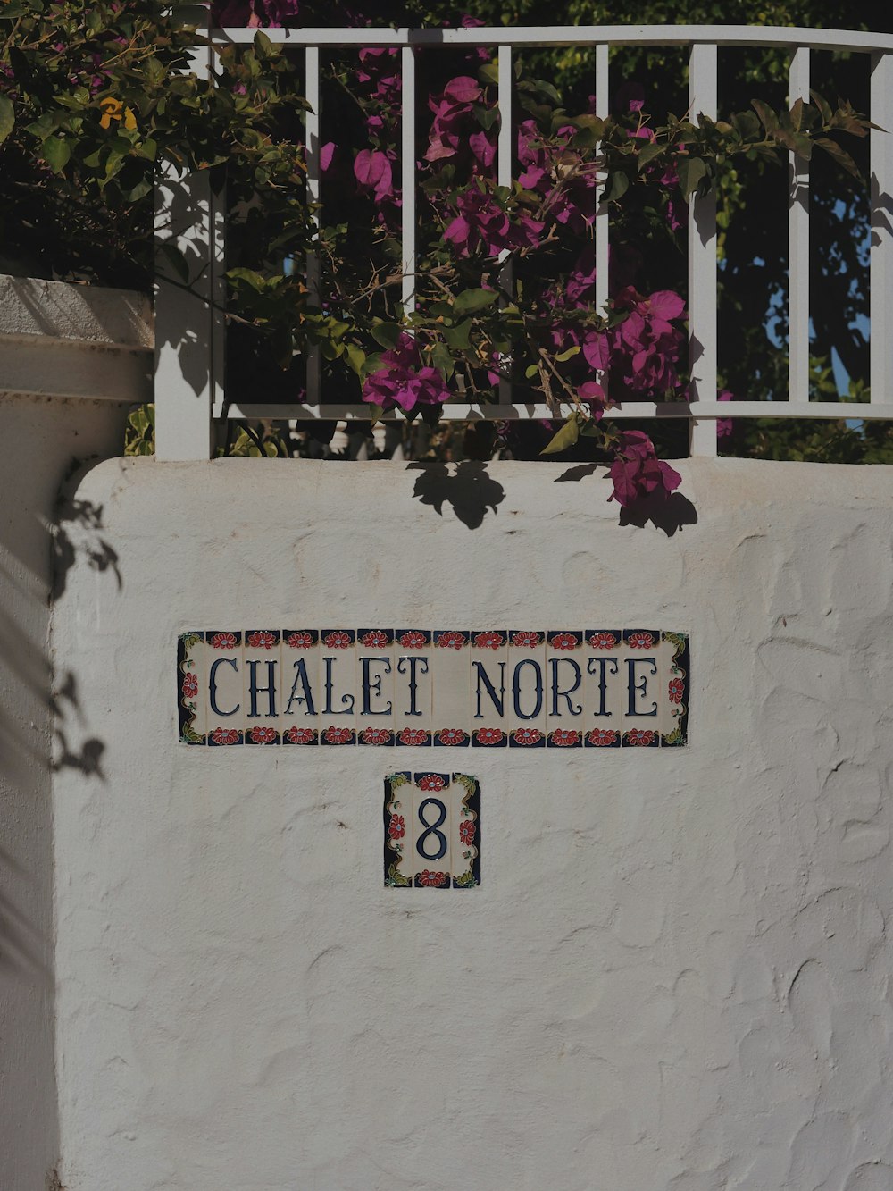 a white wall with a sign that says chalet north