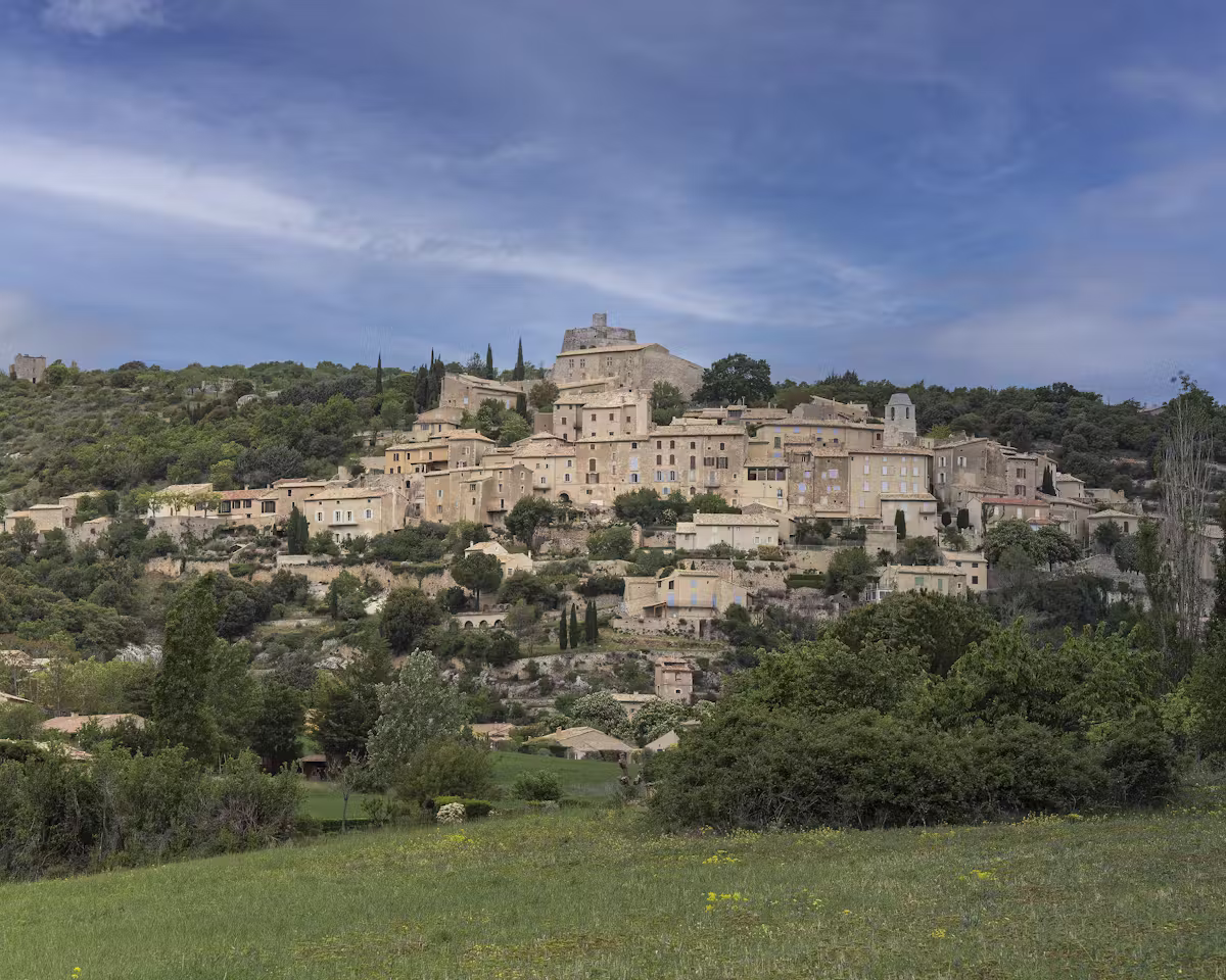 Magnifique studio en centre-ville à Pierrerue — Studio · Pierrerue, Provence