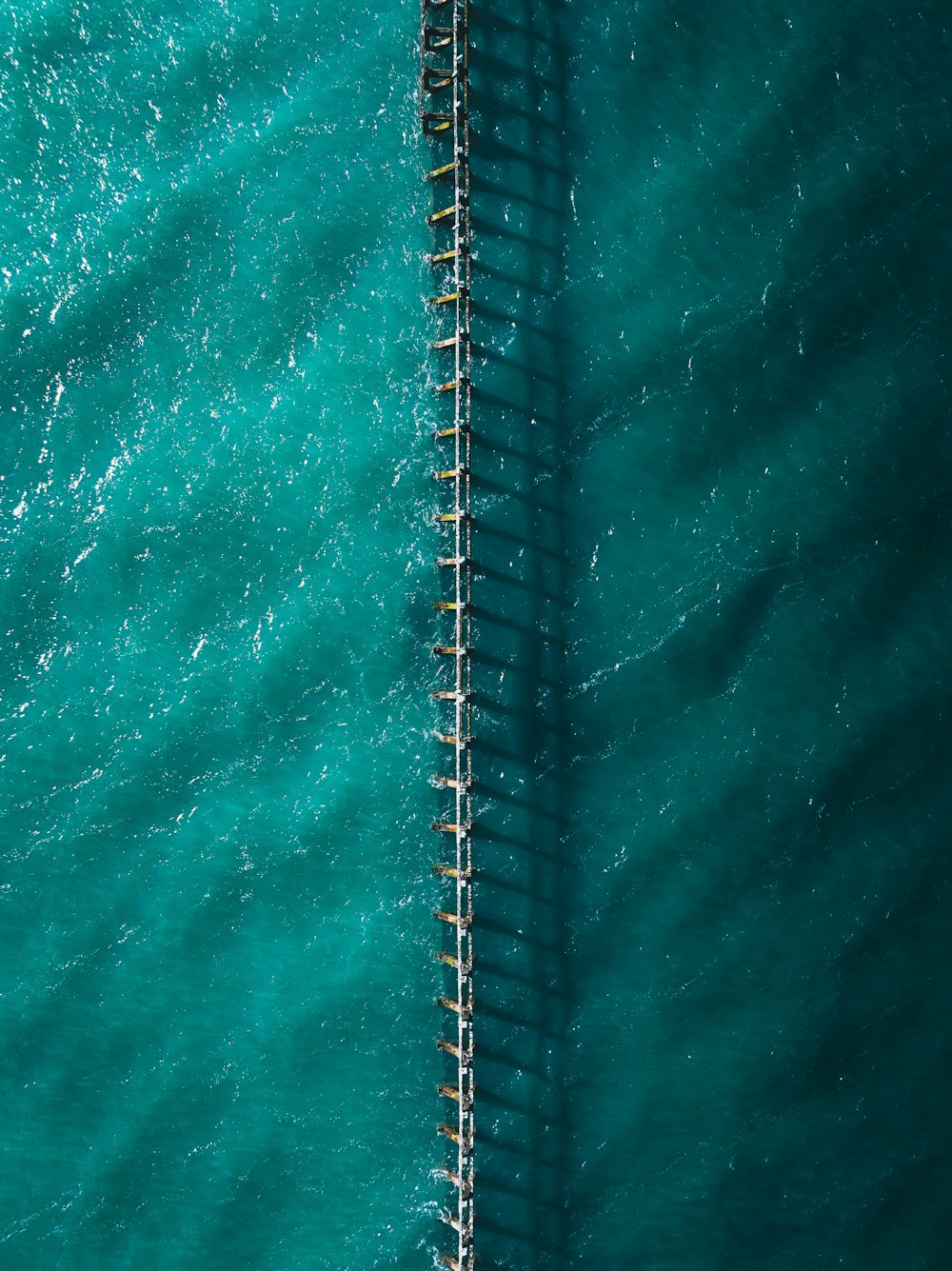 海のドックの空中写真