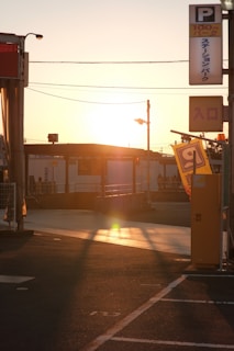 Evening view of the parking area softly lit, showing a calm and secure environment.