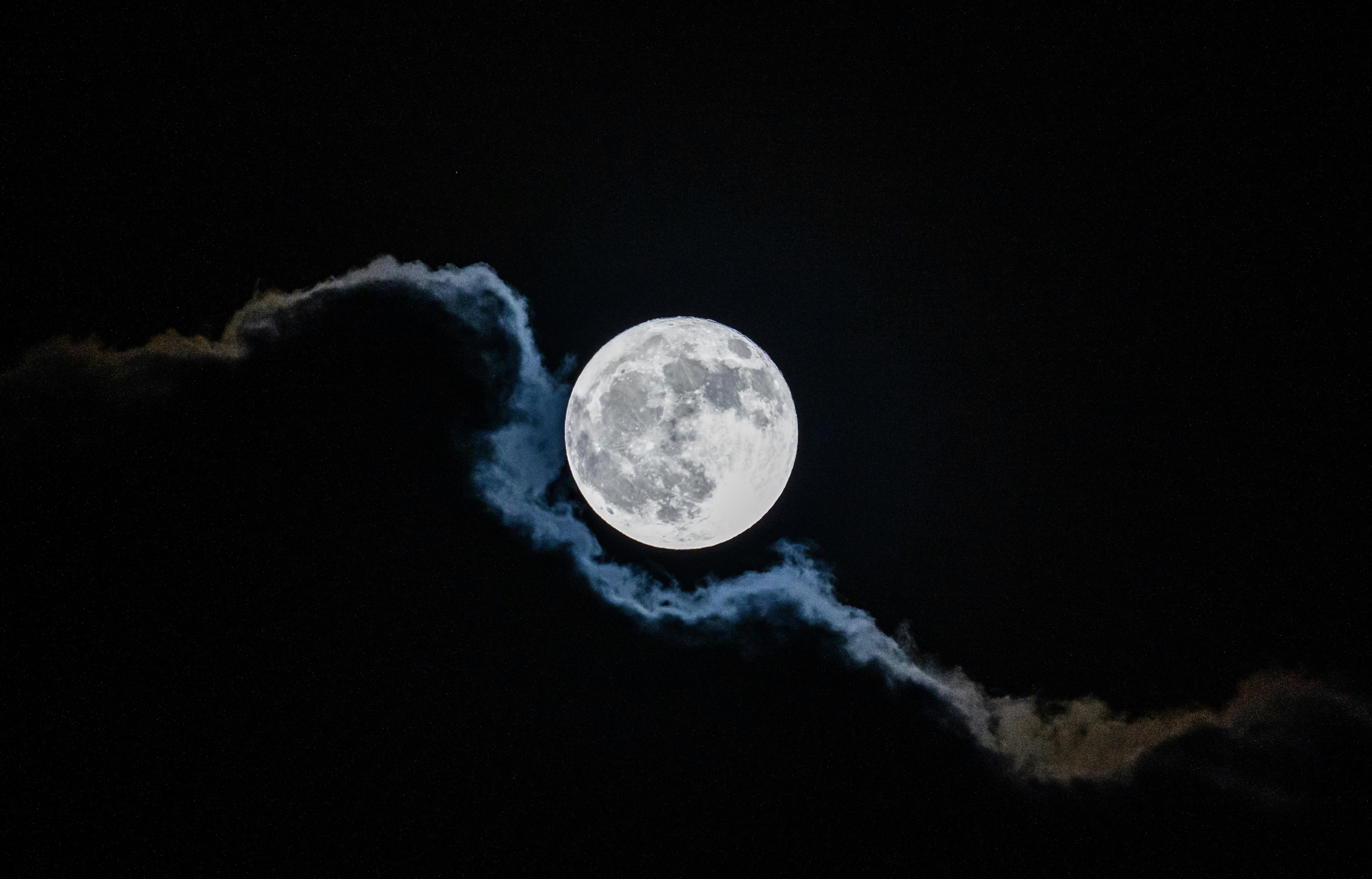 Hints at Life’s Beginnings: Did Moon Impacts Help Seed Earth? (image credits: unsplash)