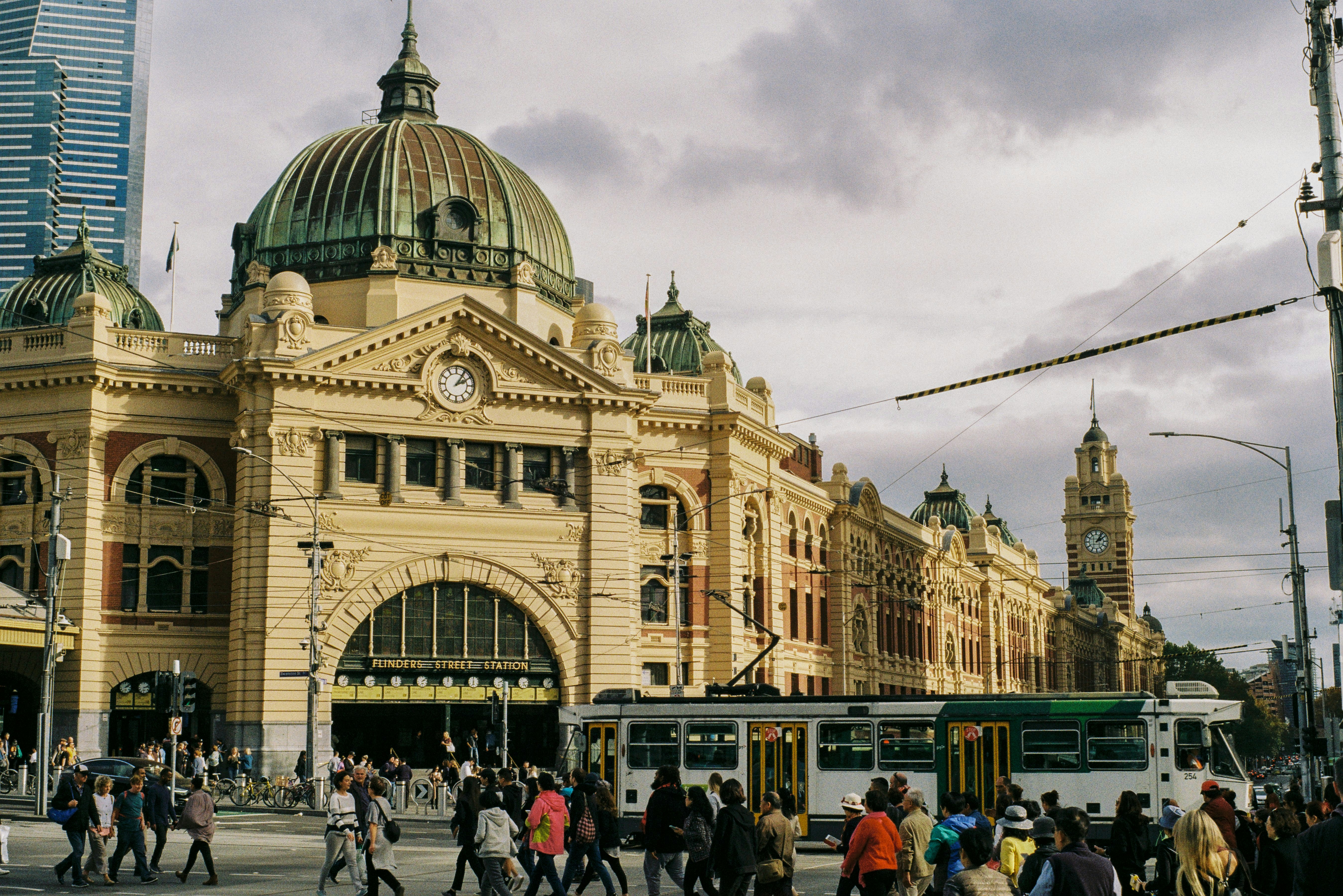 photo-1686052182084-4c29e1bfa5f8?ixid=M3wxMjA3fDB8MXxzZWFyY2h8MTF8fG1lbGJvdXJuZSUyMHdlYnNpdGUlMjBkZXNpZ25lcnN8ZW58MHx8fHwxNzY3NDU1NTE5fDA\u0026ixlib=rb-4.1.0