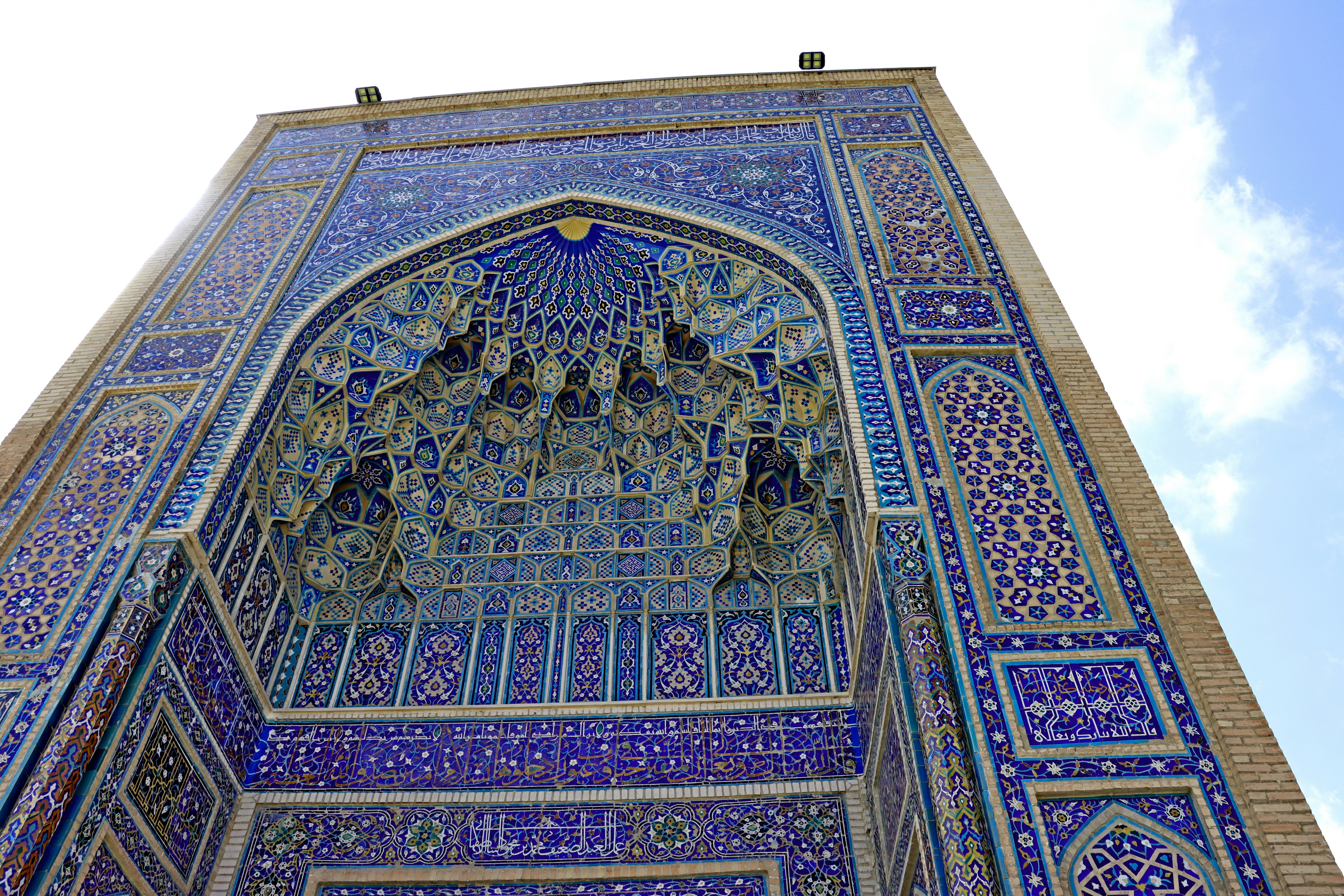 Tajwīd Teaching in Bangladesh 2026: Tablets, Micro‑Tutorials, and Mobile‑First Workflows That Scale