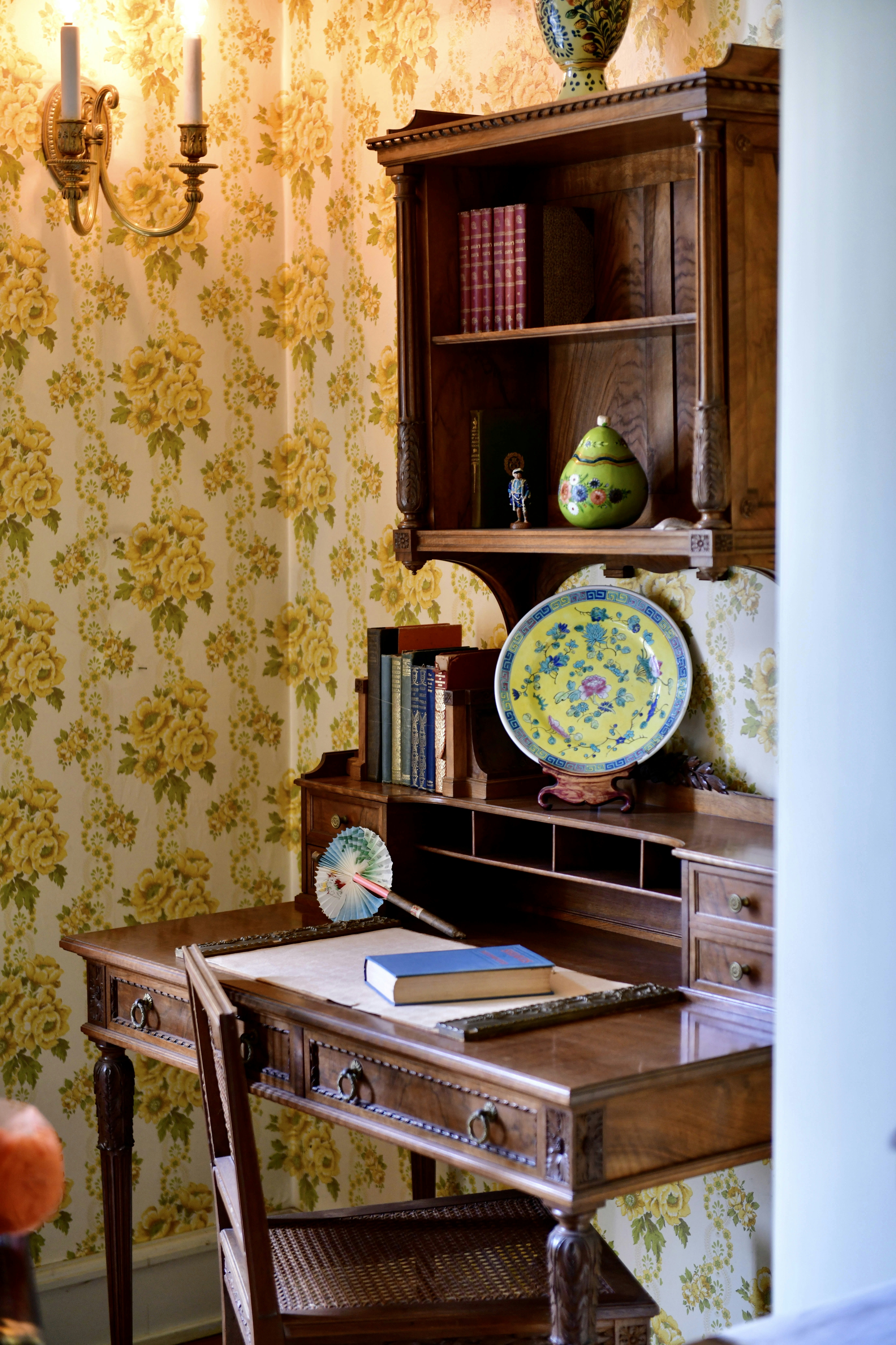 vintage wallpaper floral, wallpaper, Vintage Guest Room Design: Common Mistakes 6