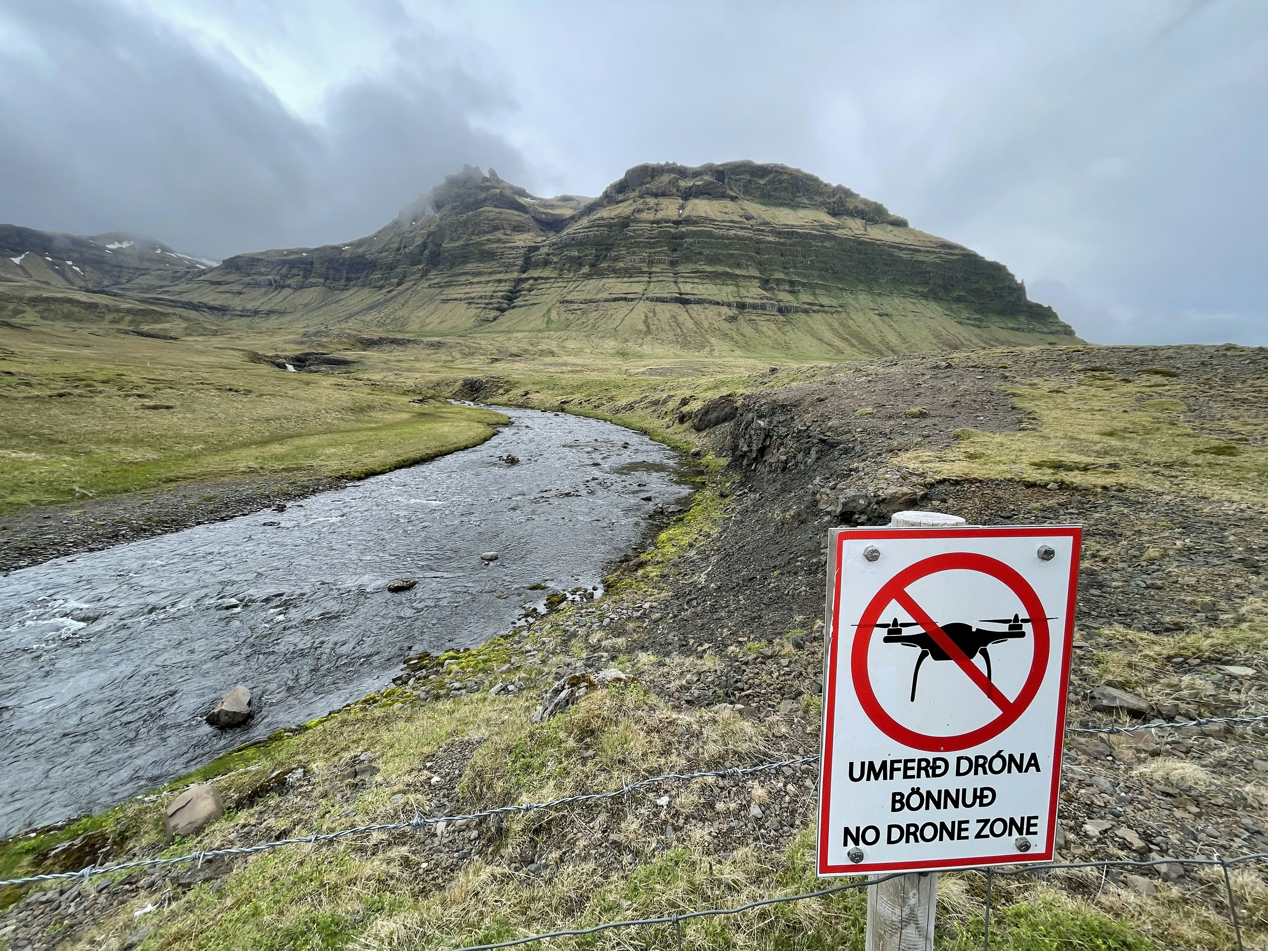 a sign warning of a deer crossing in the mountains