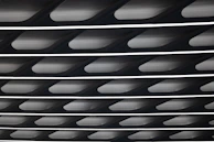 Close-up of smooth drywall ceiling with LED sanca lighting installed by EstruturaViva.