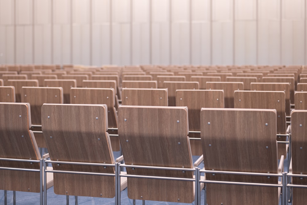 a row of empty wooden chairs in a room