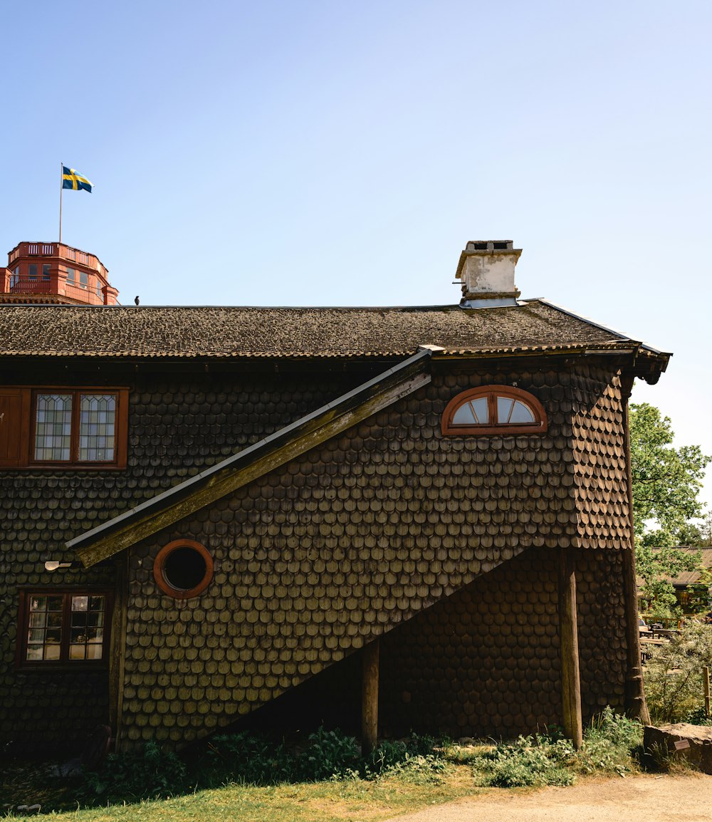 帯状疱疹で作られた屋根のある家