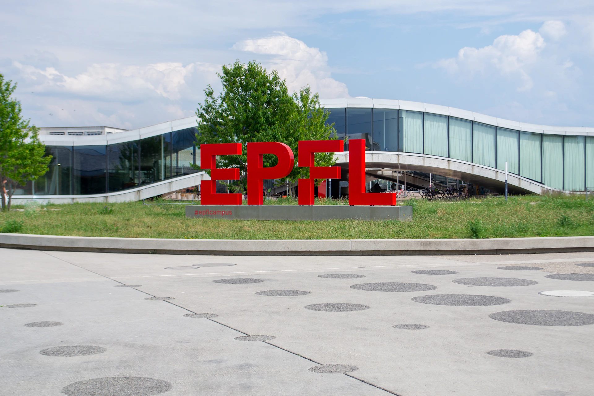 Modern campus facilities showcasing the welcoming and innovative environment of the école supérieure du tourisme et de l’hôtellerie.