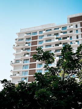 Modern facade of Casa Botânica residential building in Goiânia.