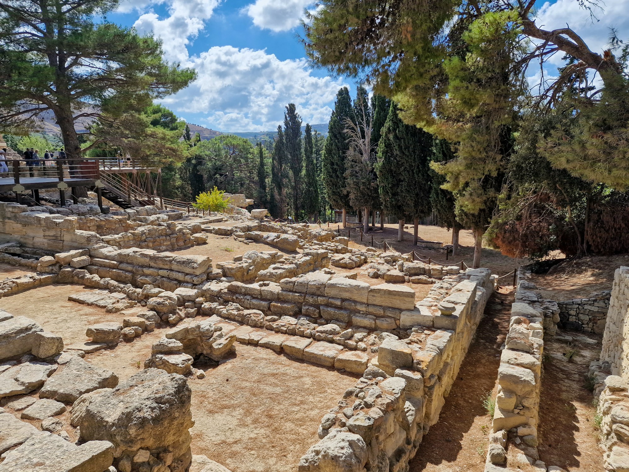 Exploring Knossos Cuisine: Traditional Dishes and Eateries