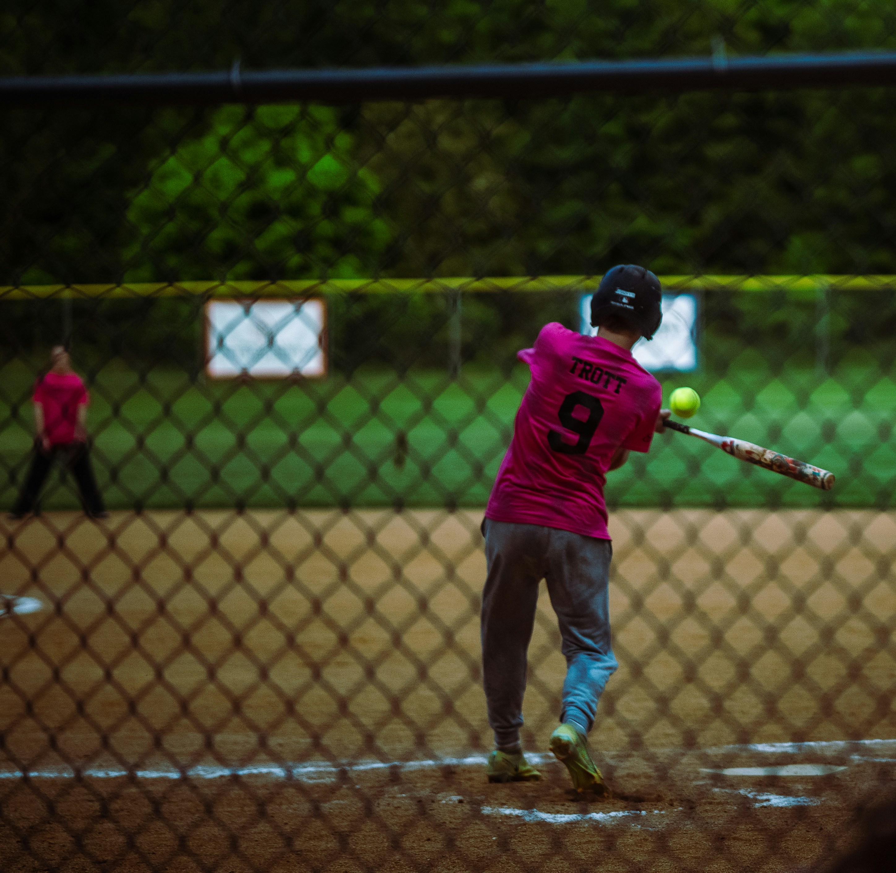 Entendendo as Diferenças entre a Bola de Beisebol e a Bola de Softbol: Um Guia para Iniciantes ⚾🥎