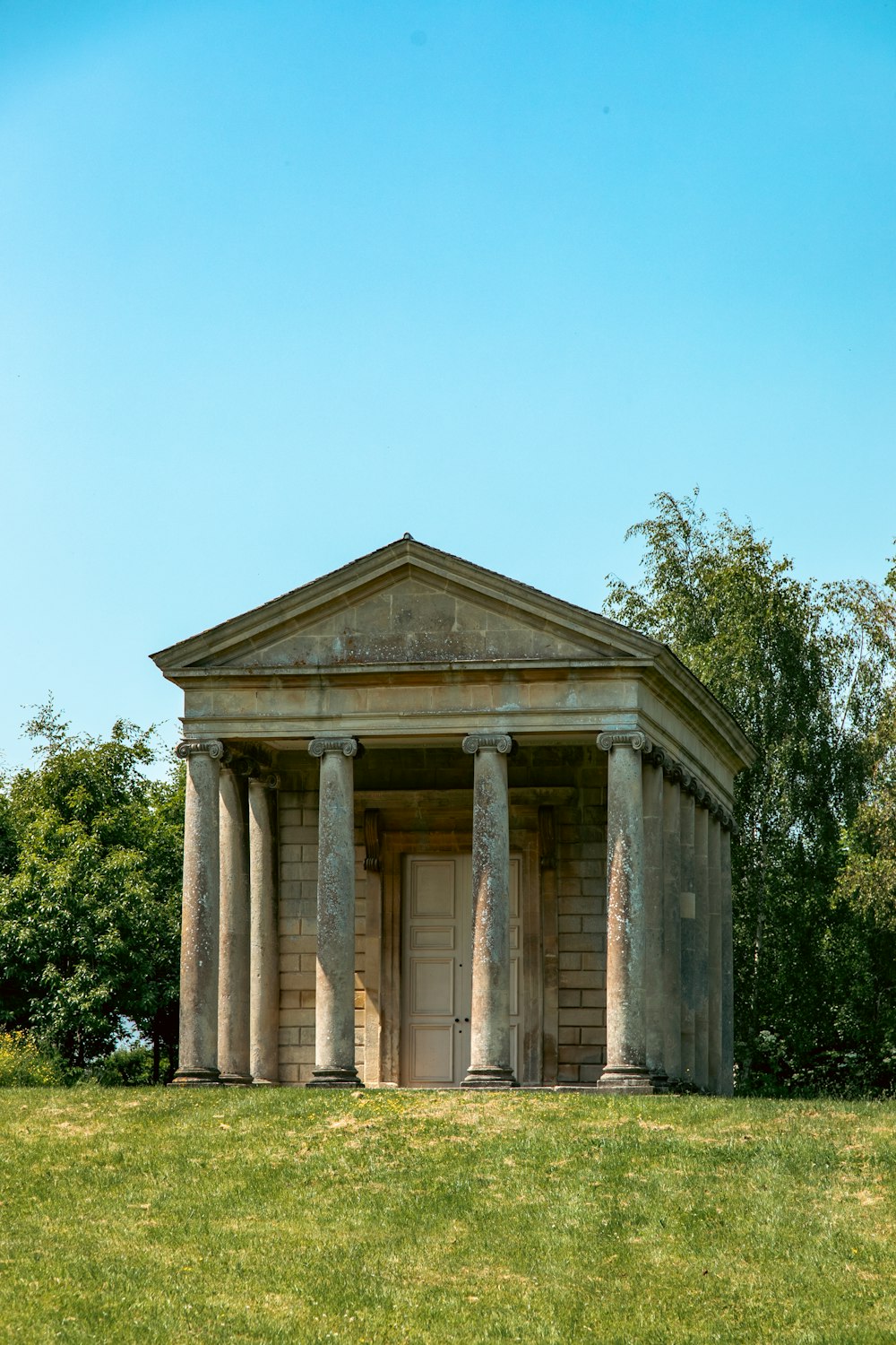 an old building with columns and a door