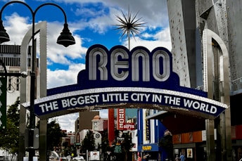 Minimalist line art of Reno city skyline with a retro badge frame.