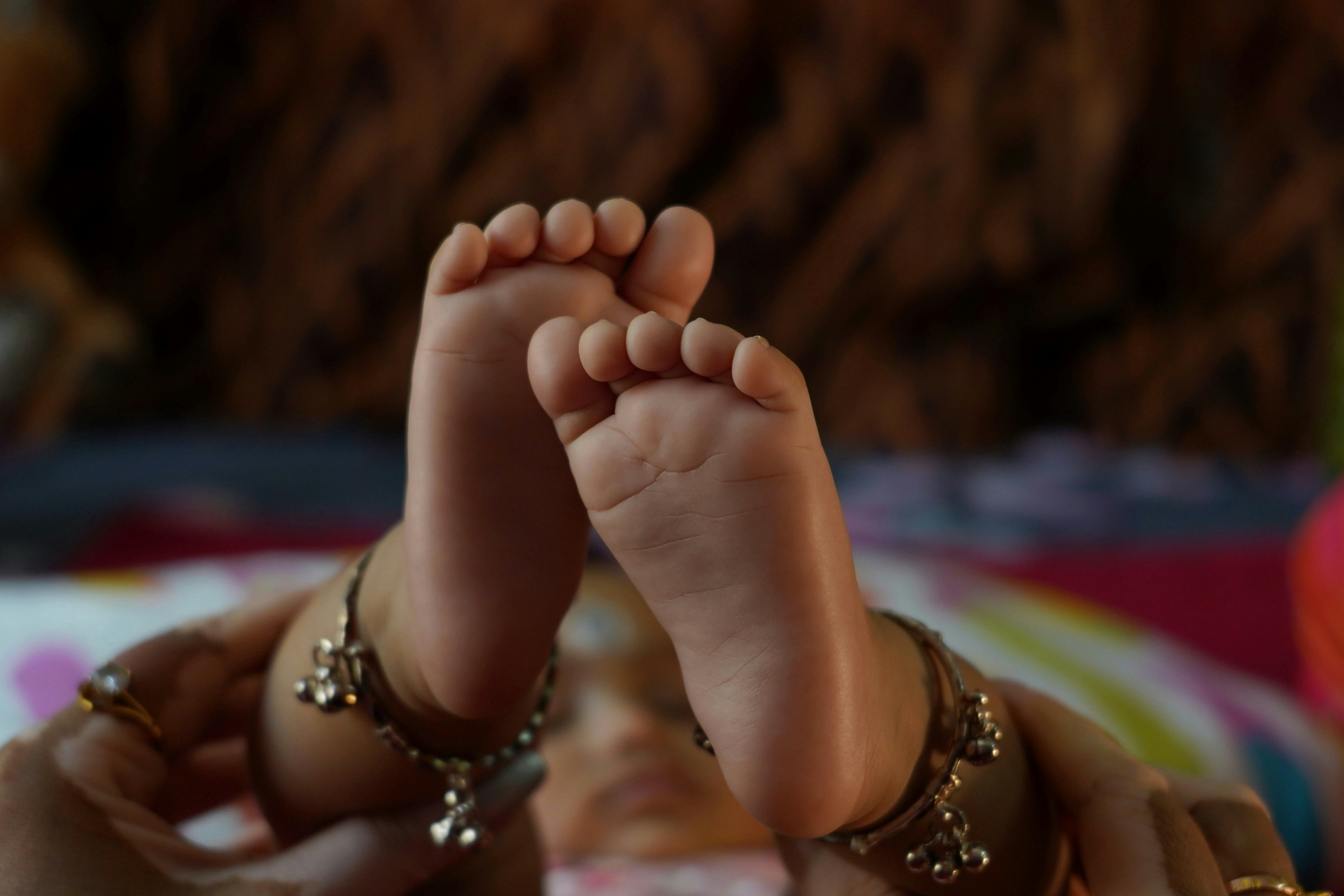 Close-up kaki dan tangan bayi