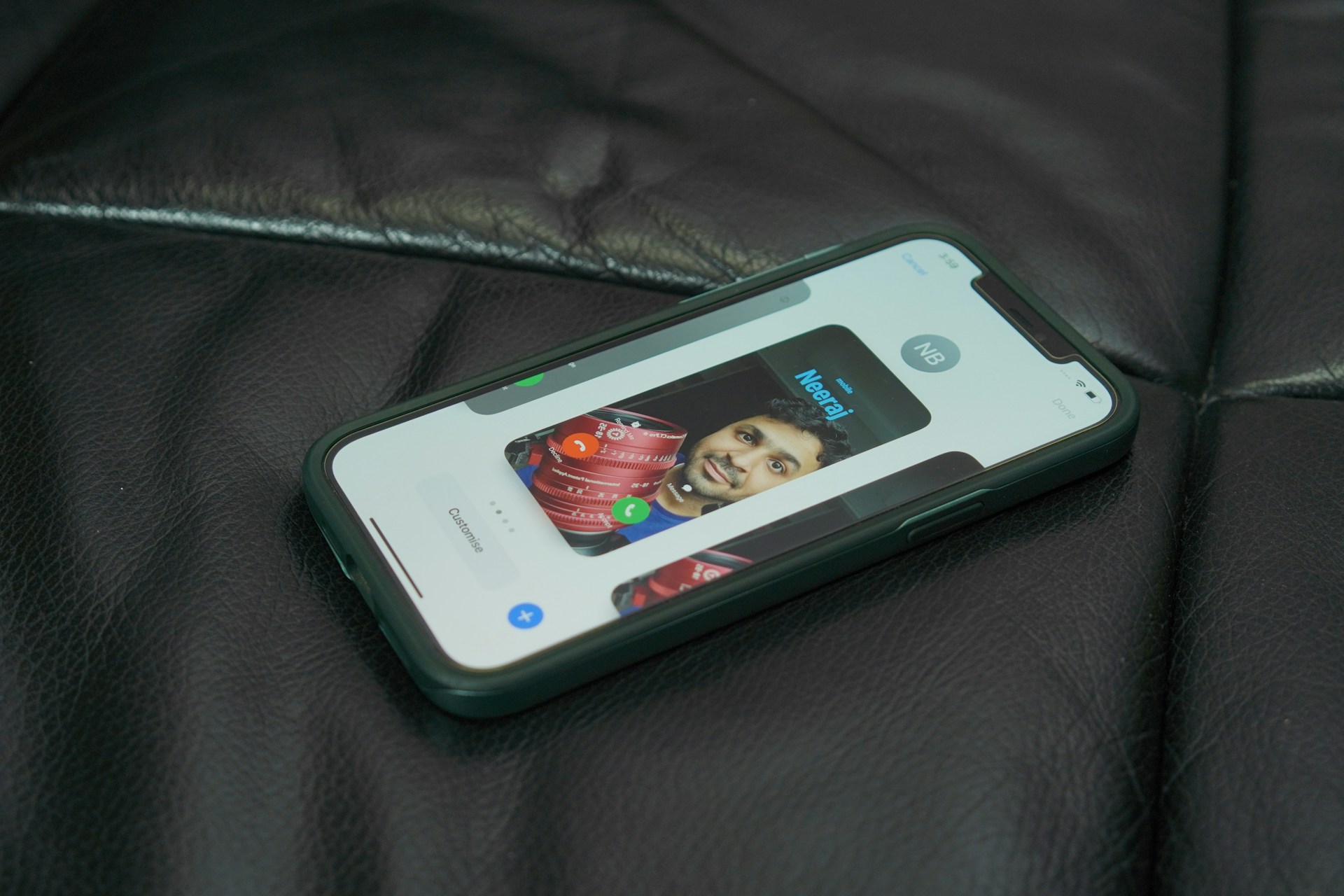 gray computer monitor