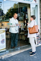 Photo of the Jorge de Sá storefront with customers interacting warmly at the entrance.