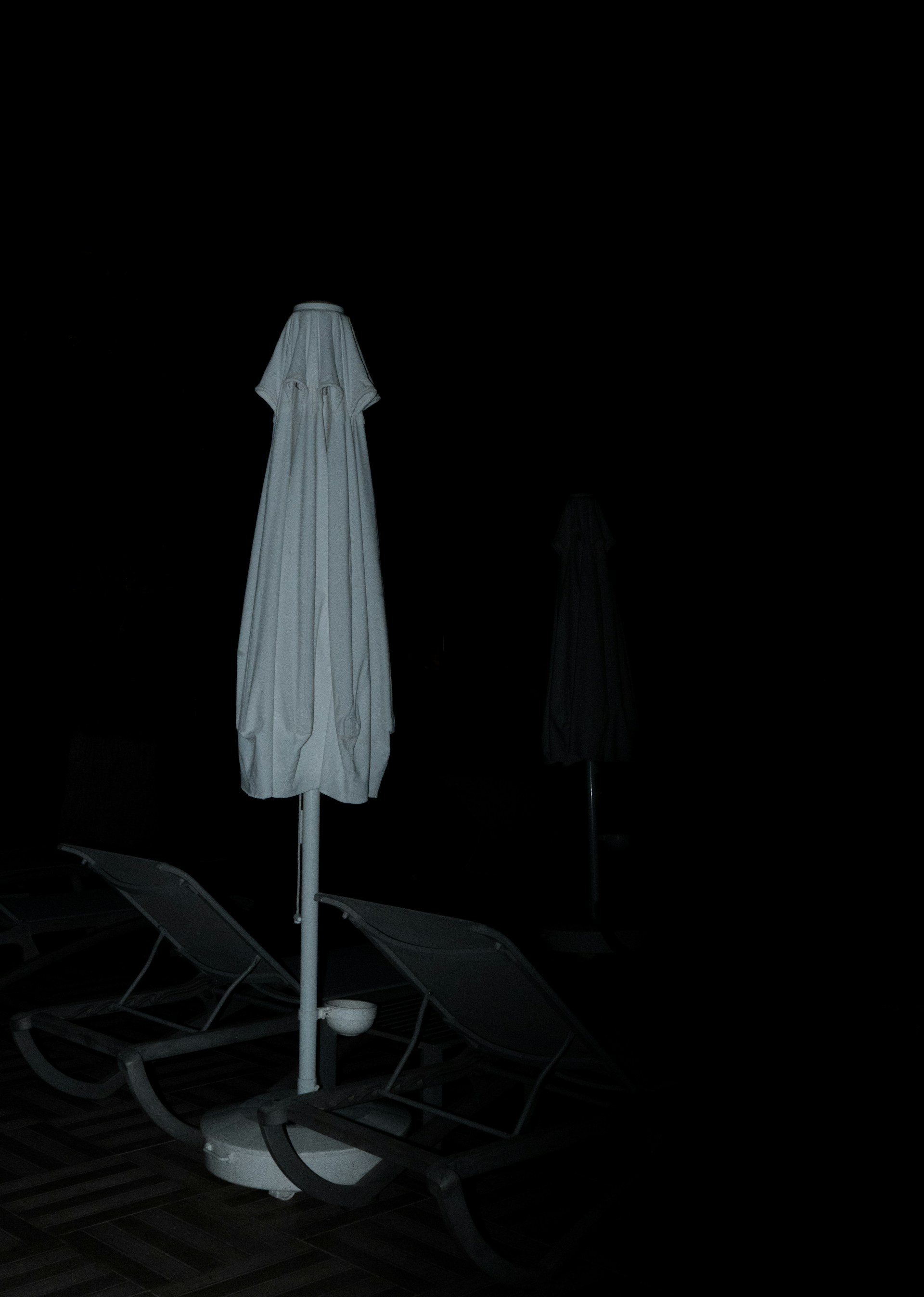 black and white bed linen