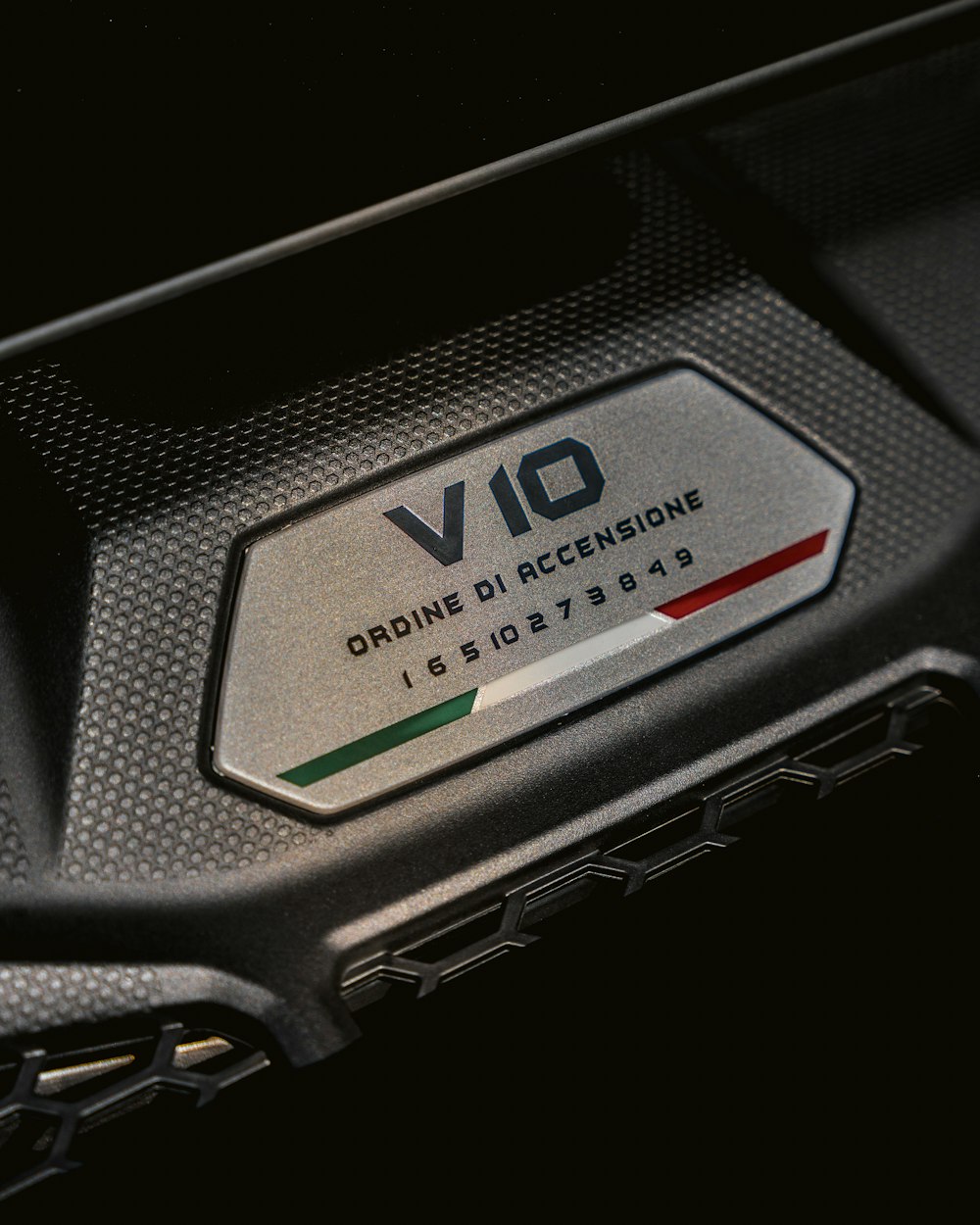 a close up of a vehicle's emblem on a vehicle