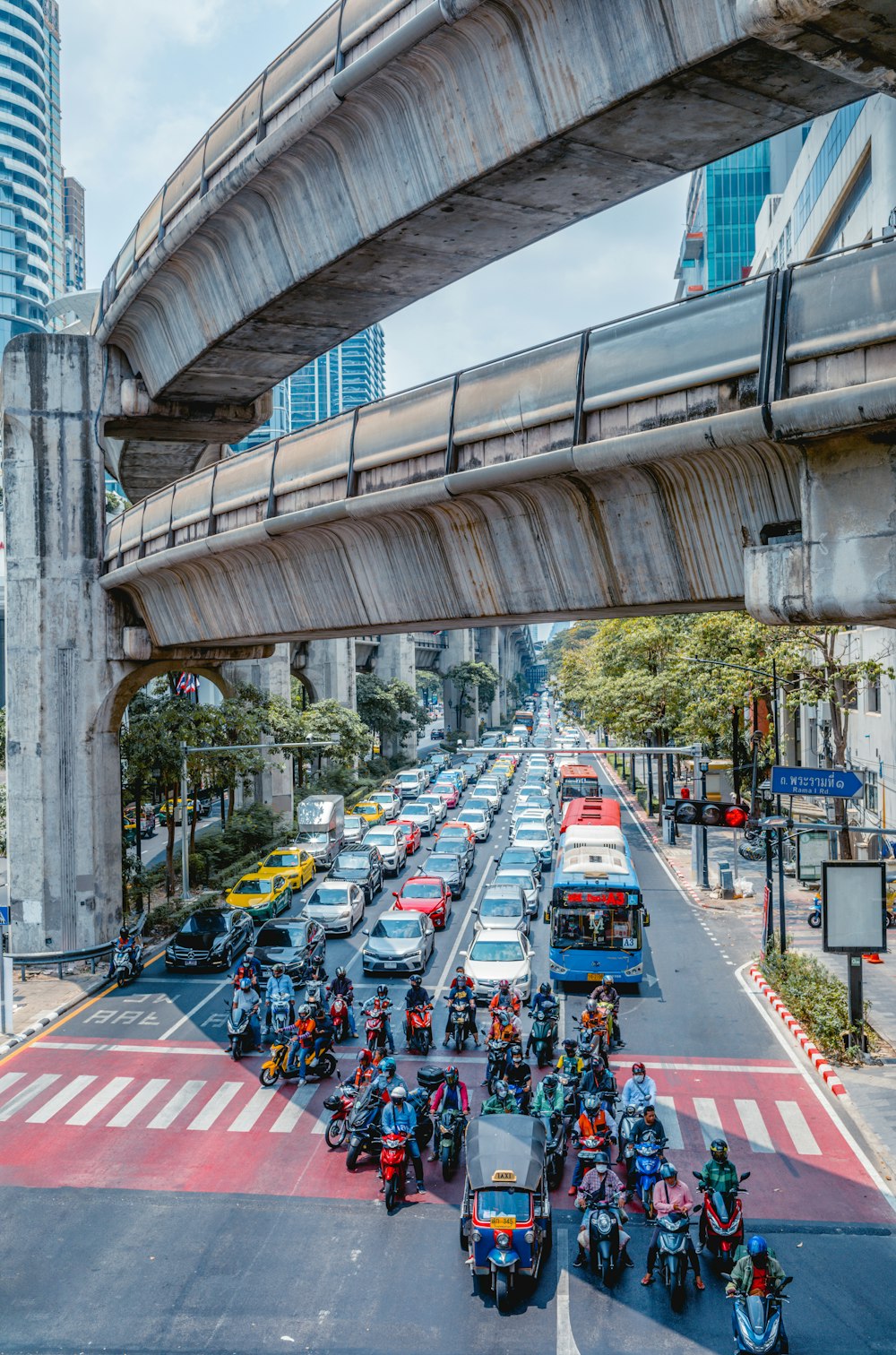 a city street filled with lots of traffic