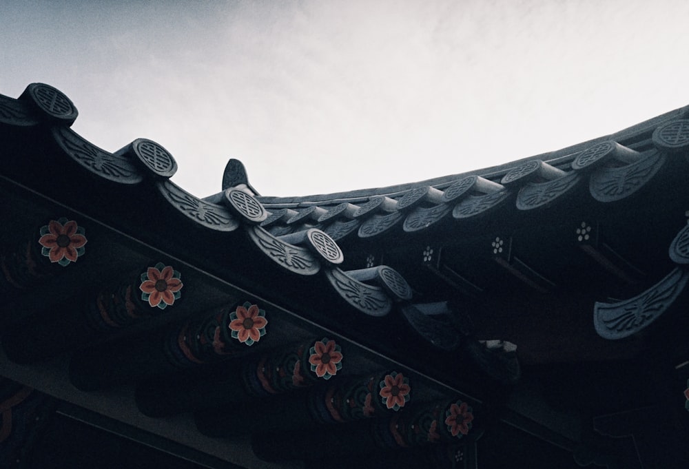 a close up of a roof with flowers on it