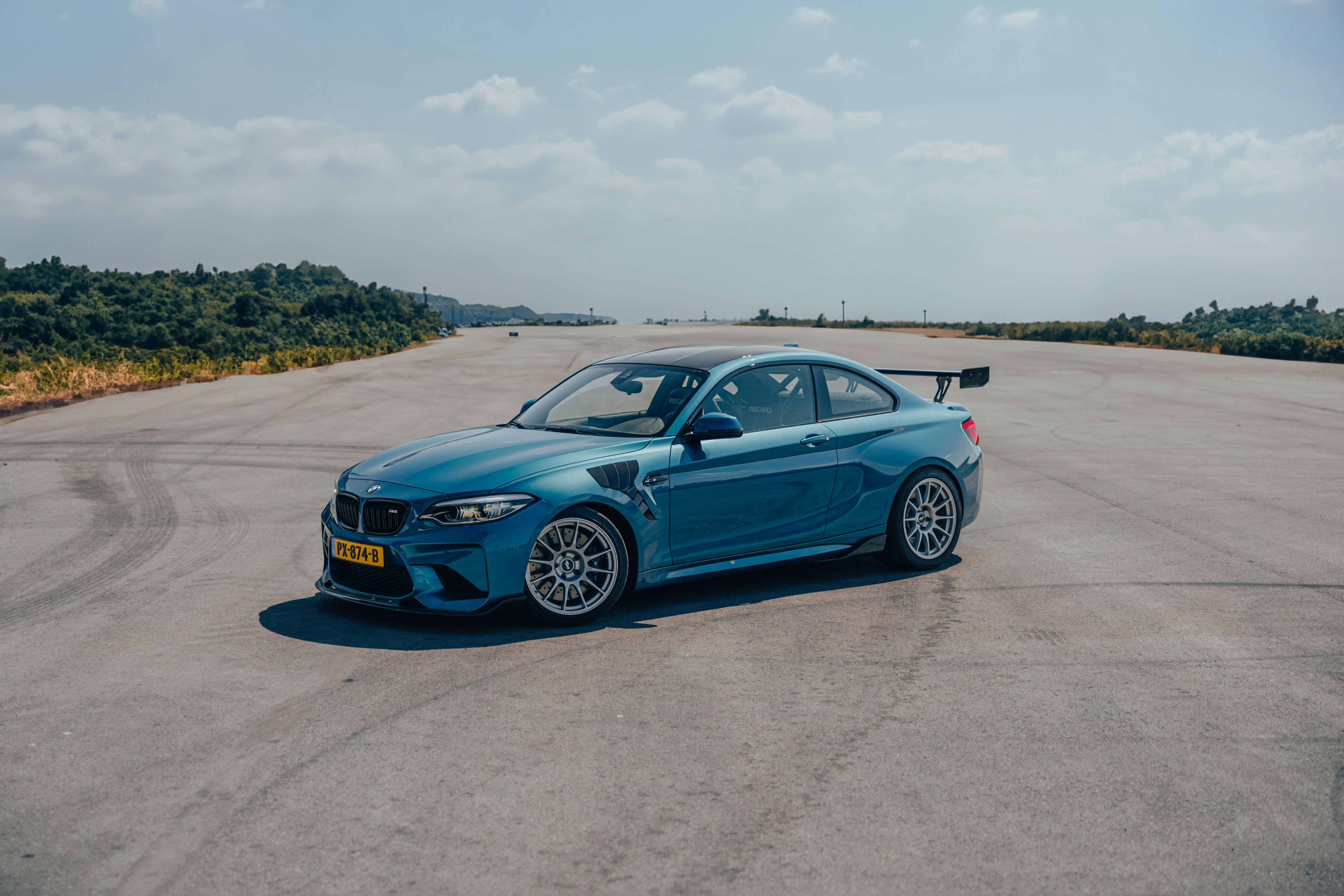 Photo by lorenzohamers