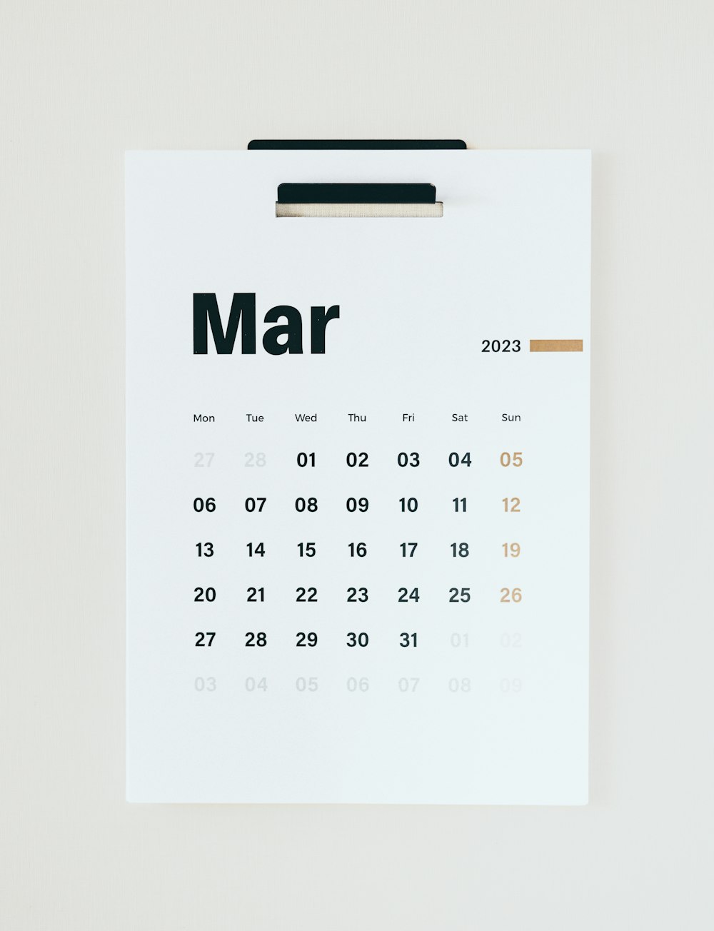 Mar という単語が書かれたカレンダー