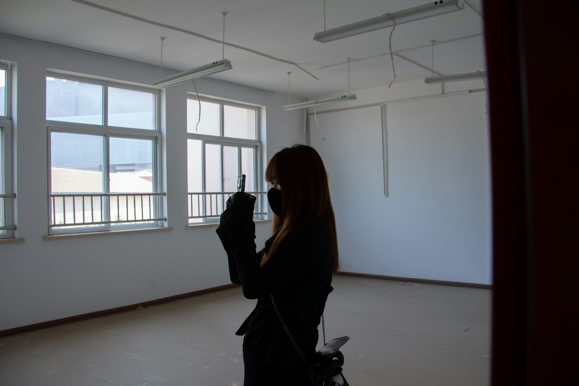 gray computer monitor