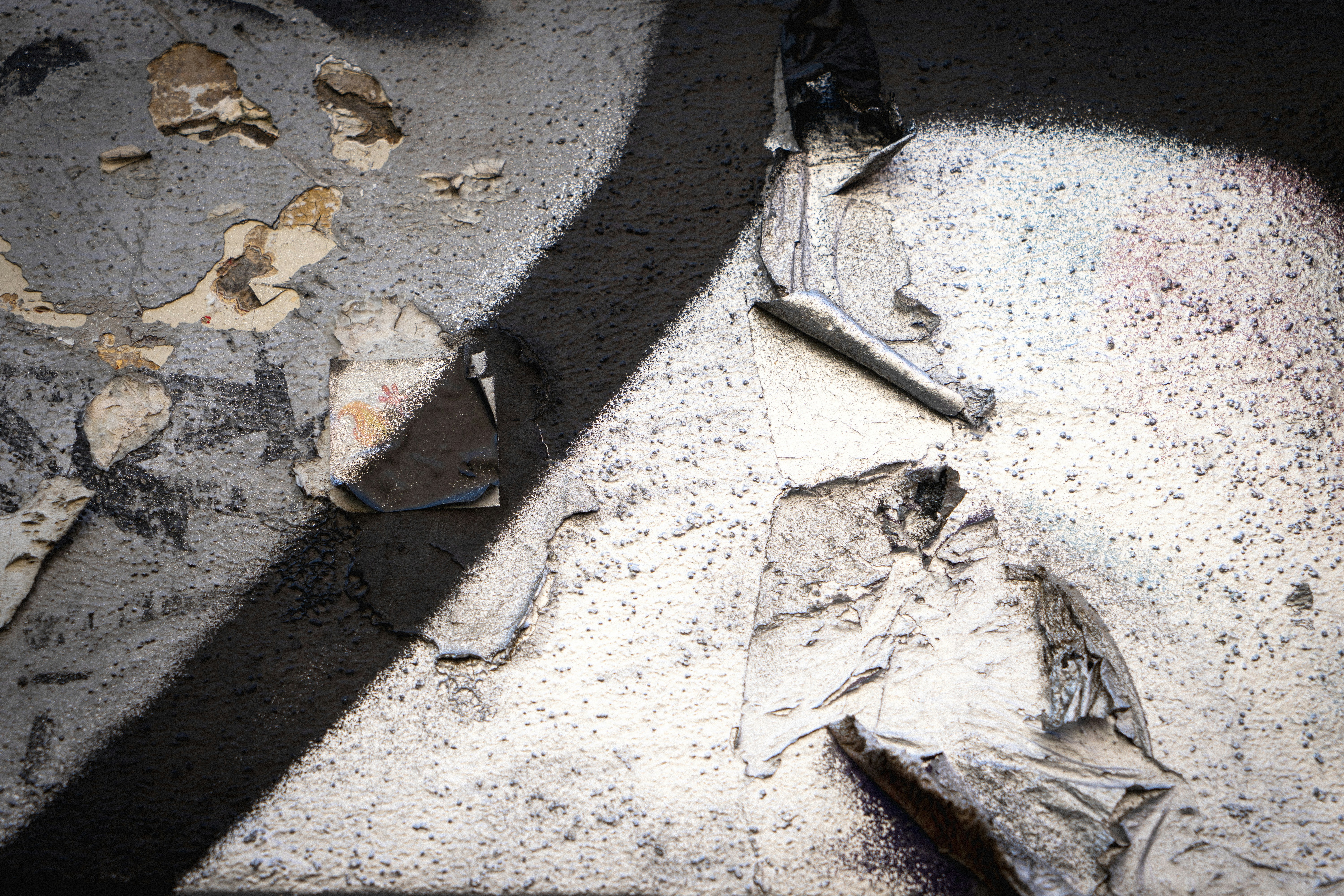 Un pedazo de papel que se ha dejado en el suelo