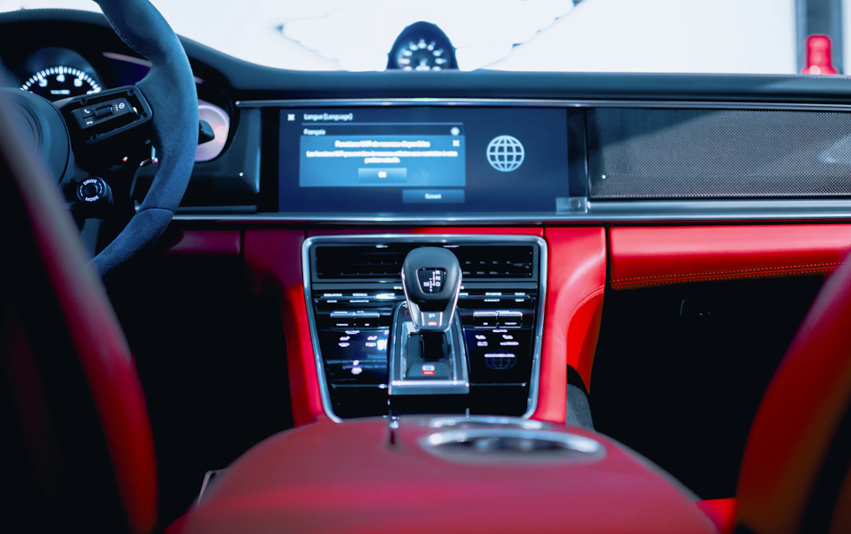 Modern vehicle cockpit and connected automotive technology