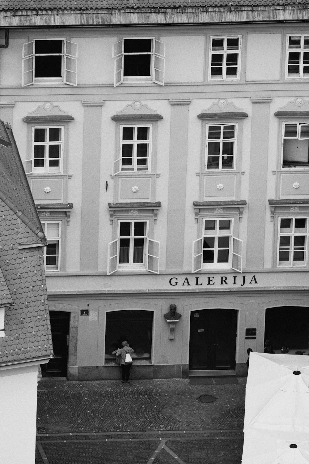 a black and white photo of a building