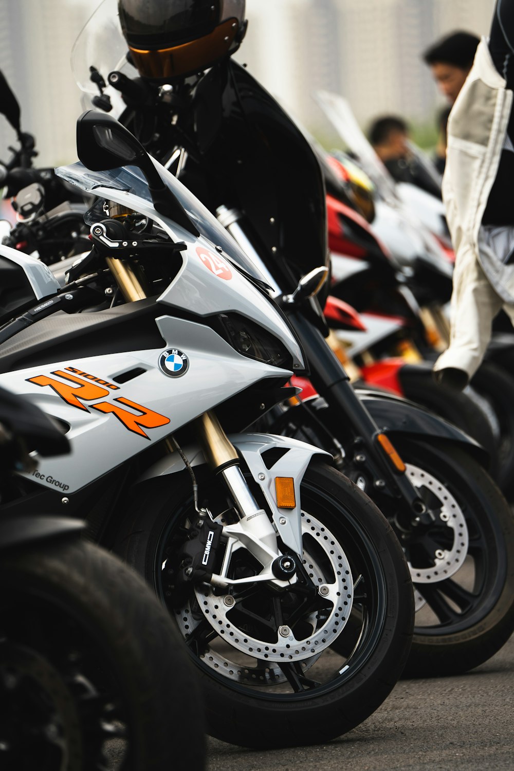 a row of motorcycles parked next to each other