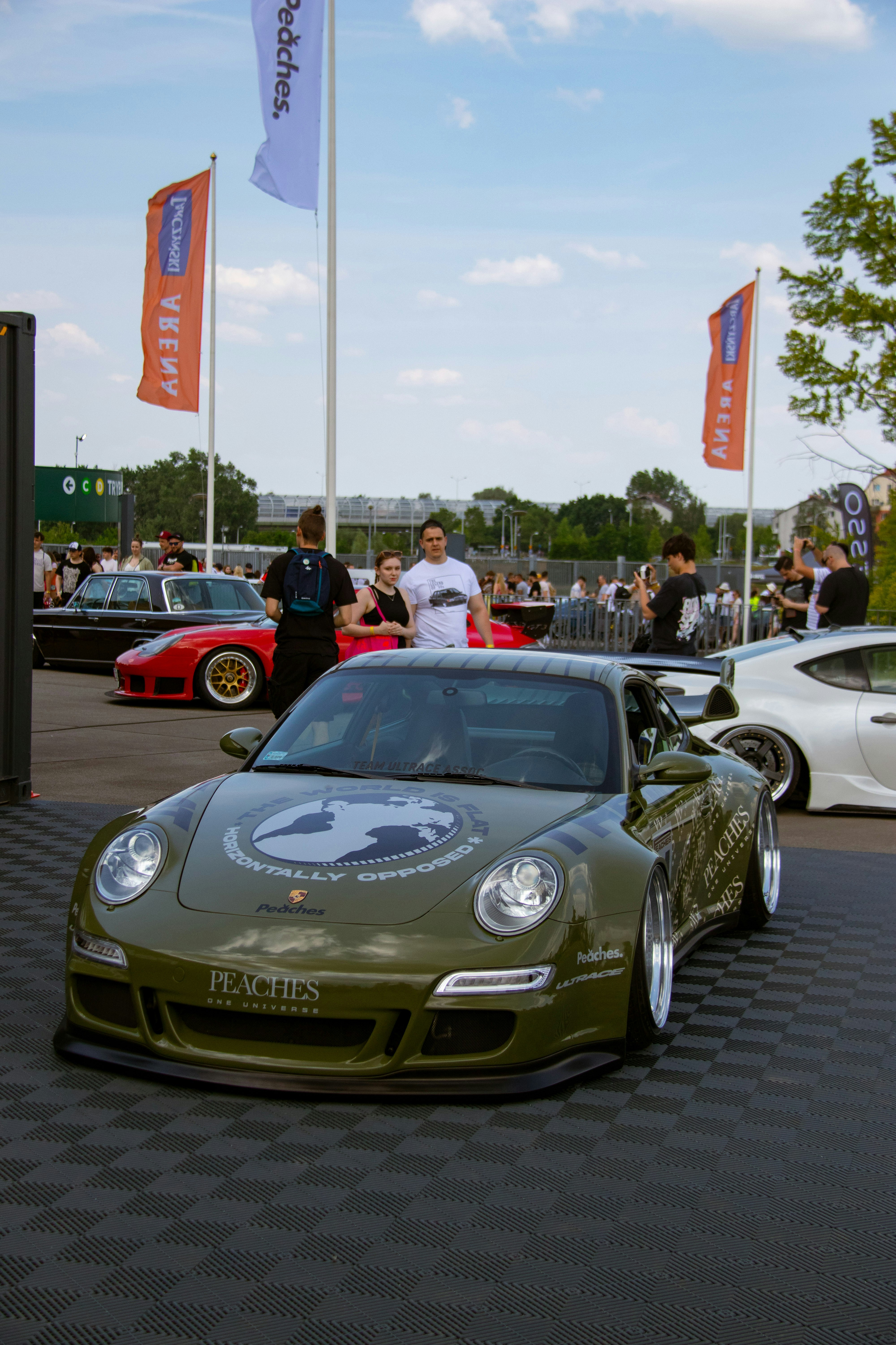 RWB Porsche widebody stance, ilustrasi artikel The Rough World Aesthetic: Finding the Ultimate RWB Porsche 911 Wallpapers 1