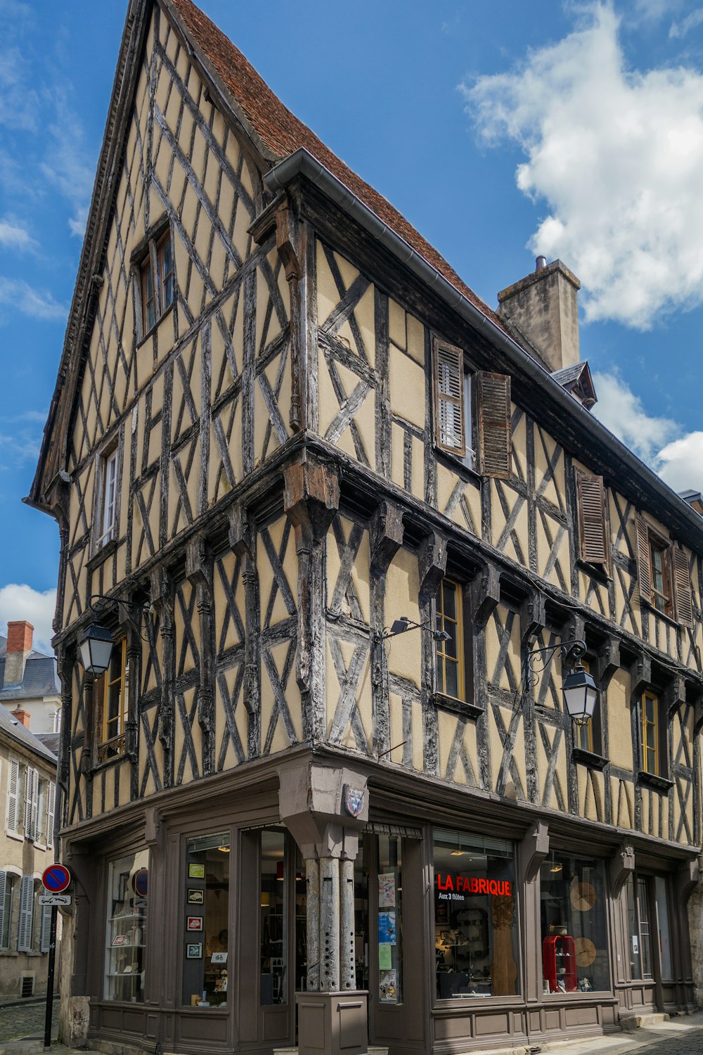 a building with a lot of windows on the front of it