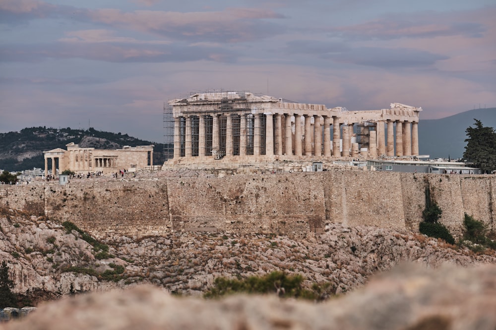 the part of a large building that is on top of a hill