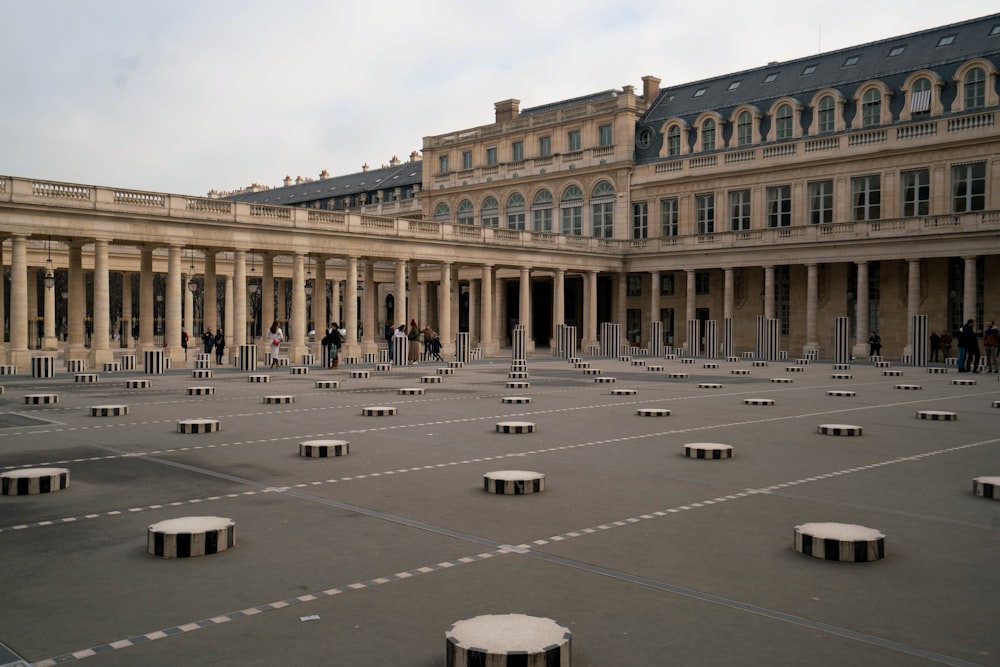 a large courtyard with a lot of tables in it