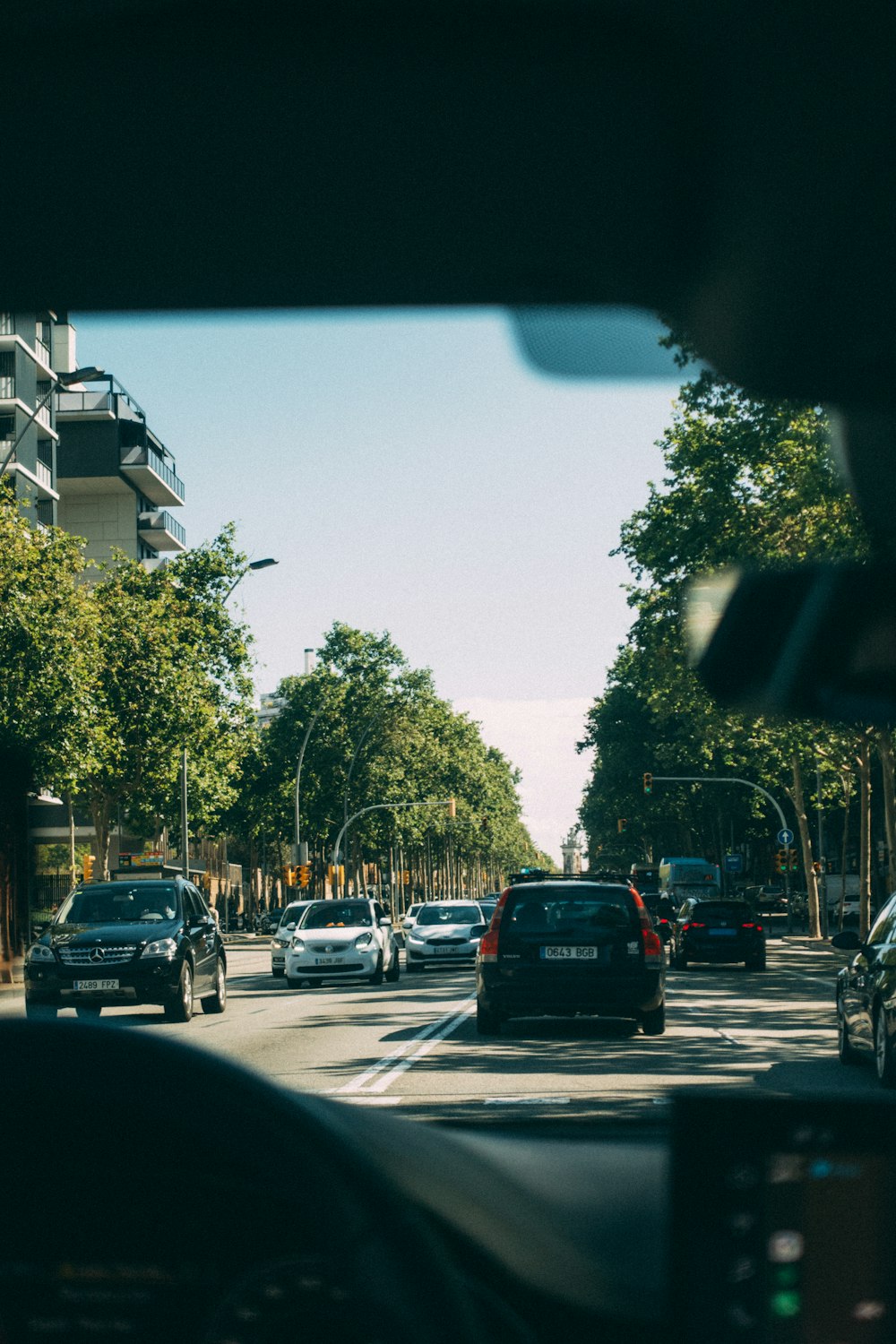 a city street filled with lots of traffic