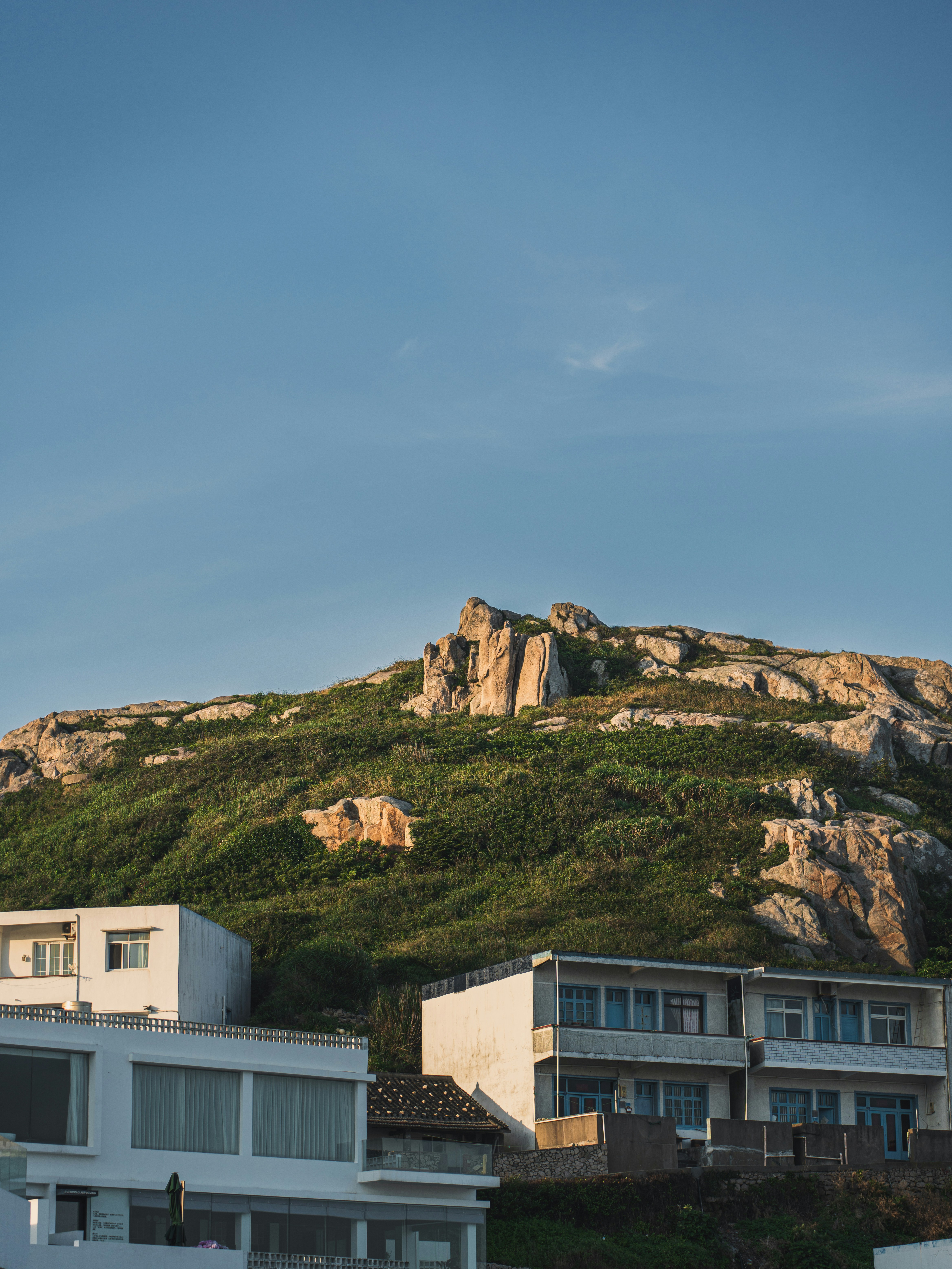 A hill that has some buildings on it photo – Free Building Image on ...